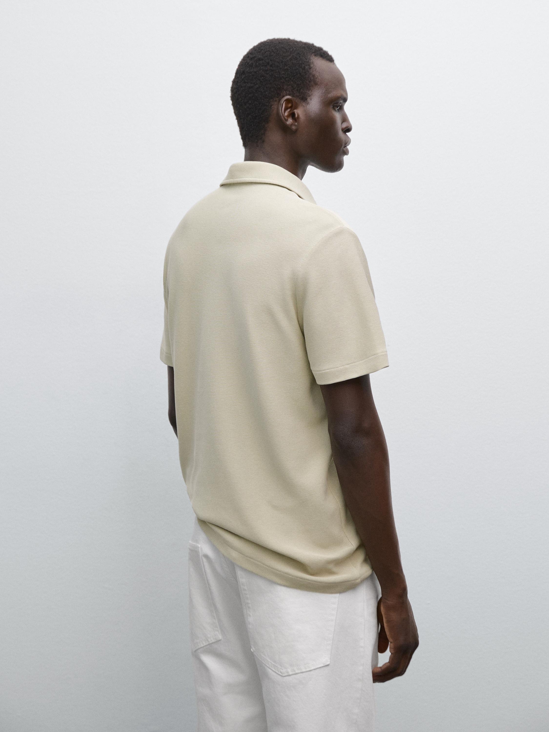 Textured short sleeve polo shirt