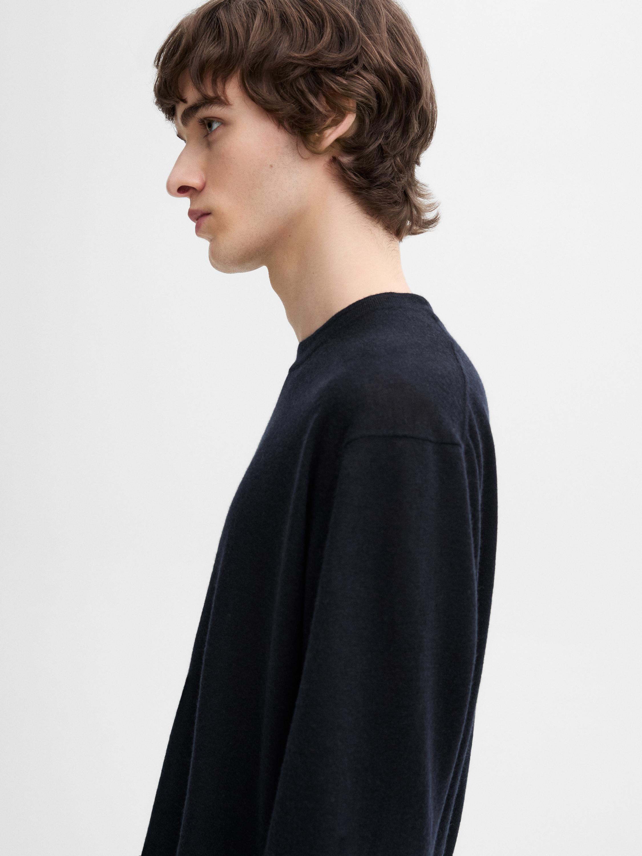 Lightweight knit 100% cashmere sweater