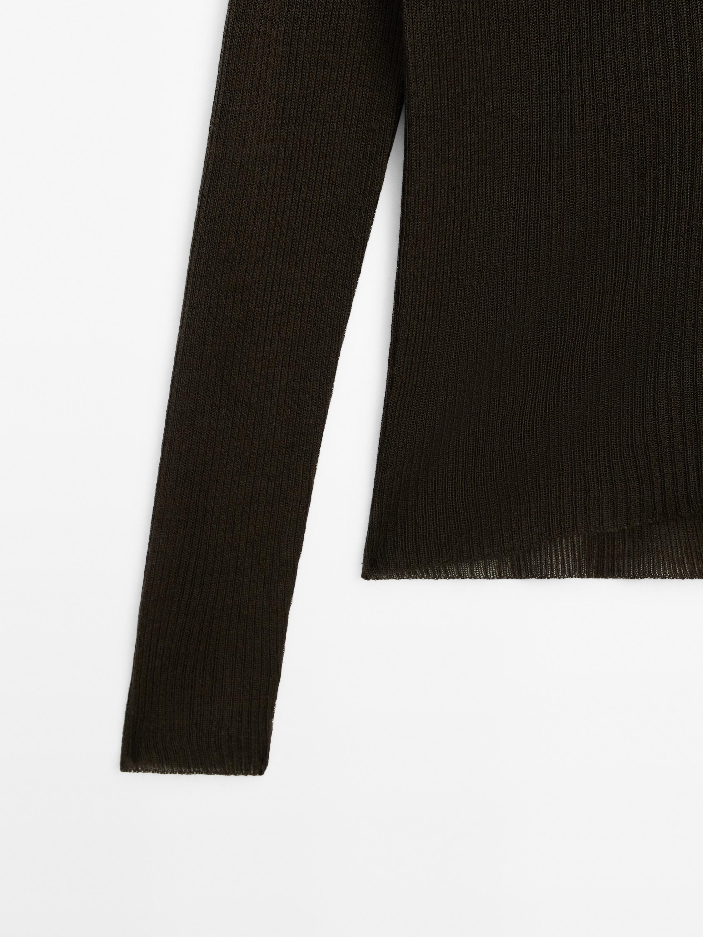 Wool blend ribbed knit T-shirt with buttons