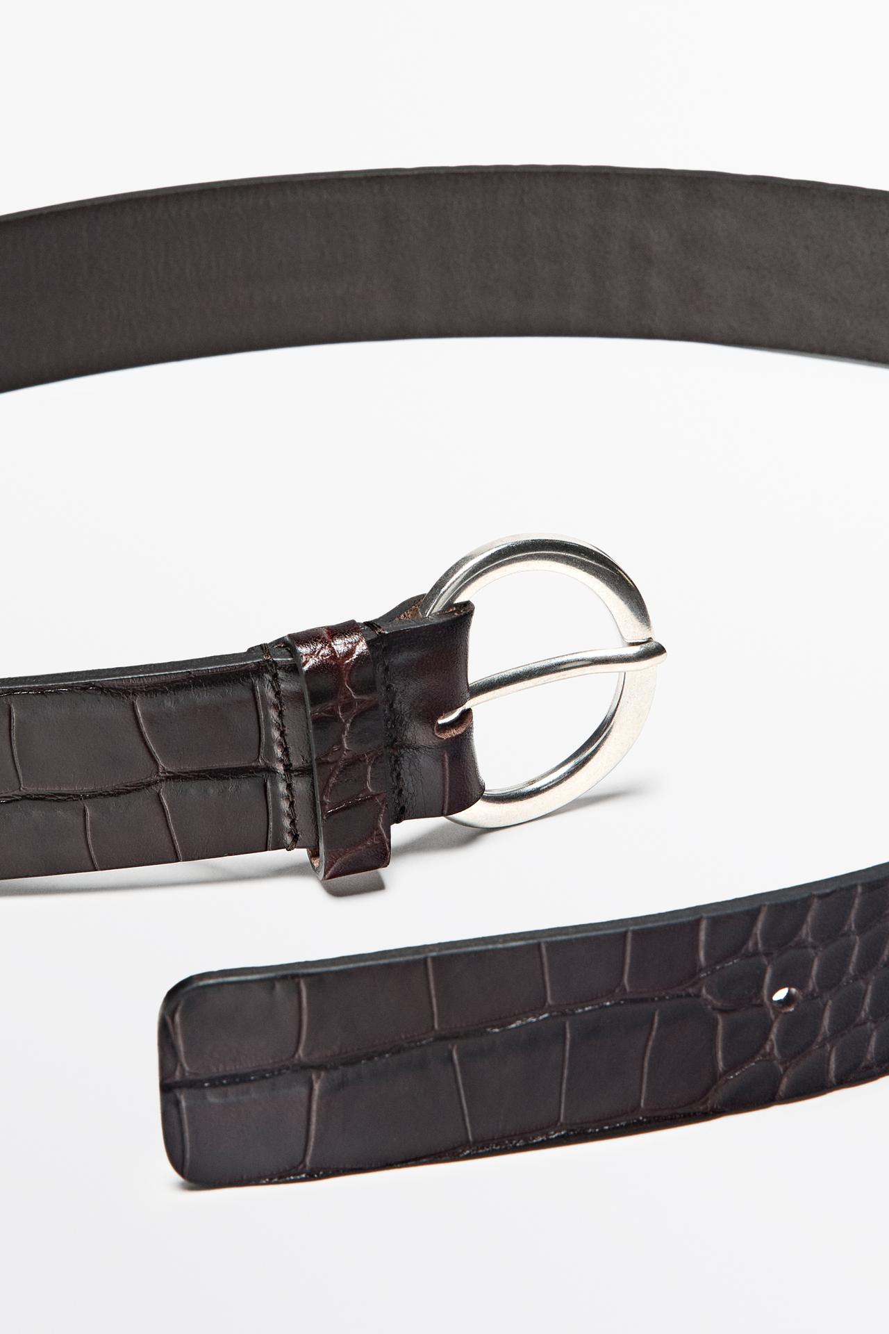 Crocodile-effect leather belt with round buckle — BROWN