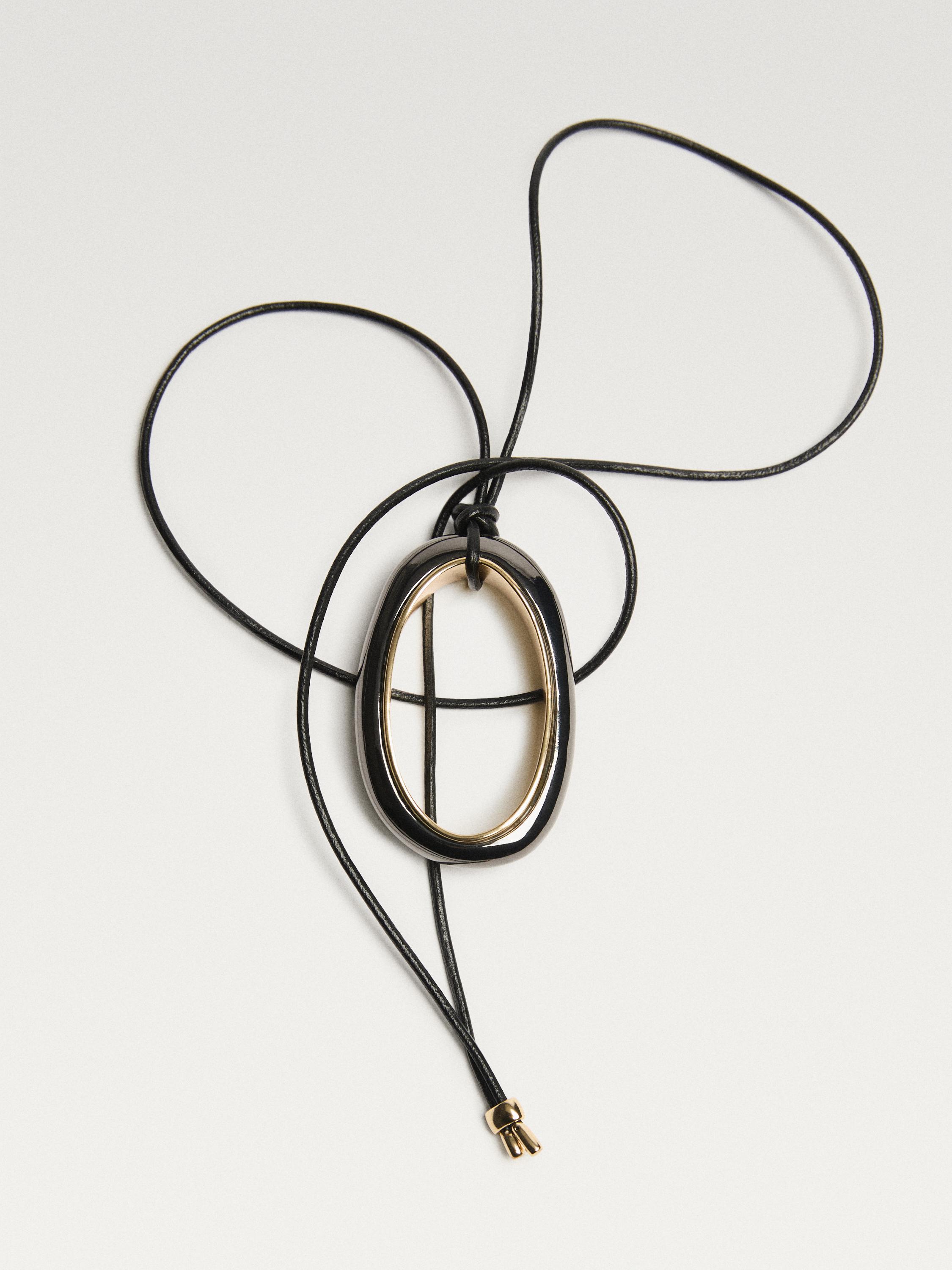 Collier pendentif pièce ovale