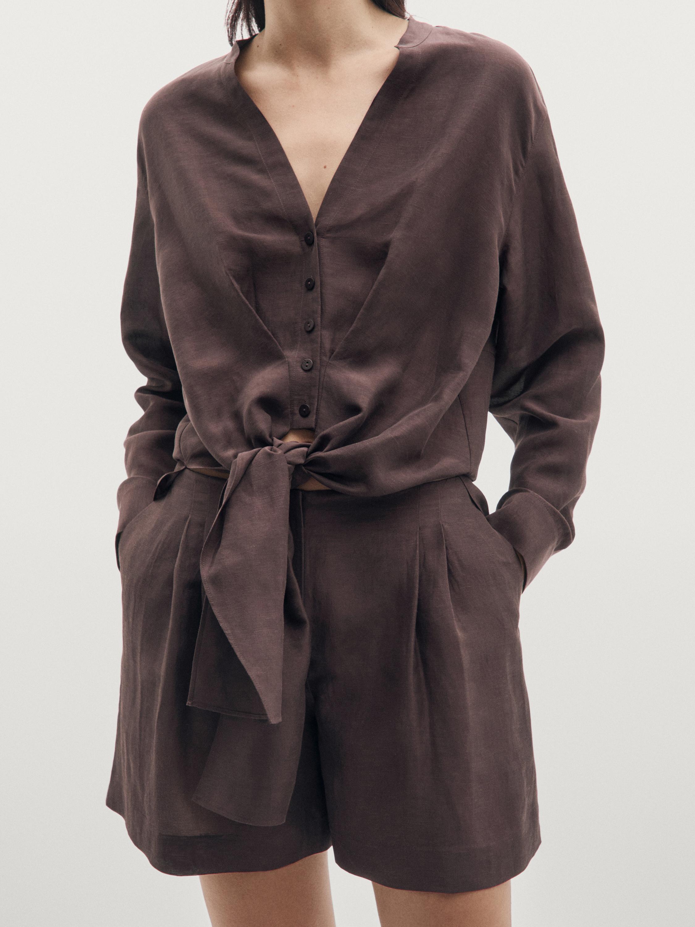 Bermuda corta pliegues con lino