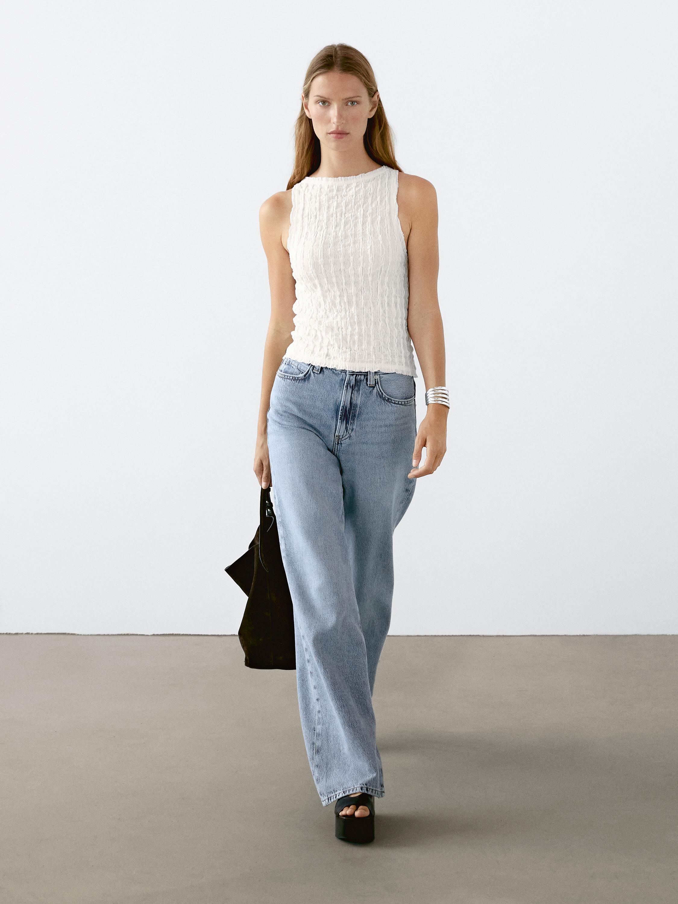 טופ מתערובת כותנה עם כיווצים