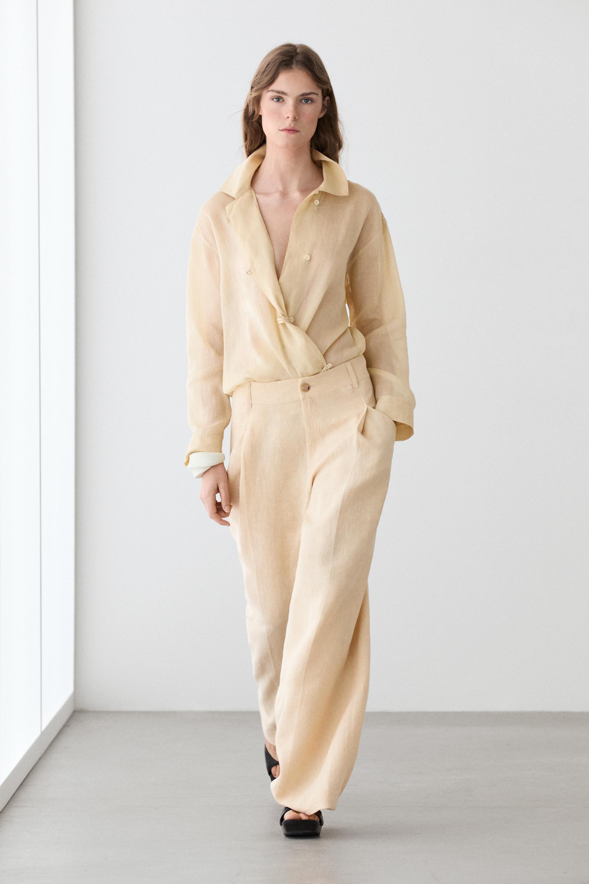 Flowing shirt with shirt collar — Beige
