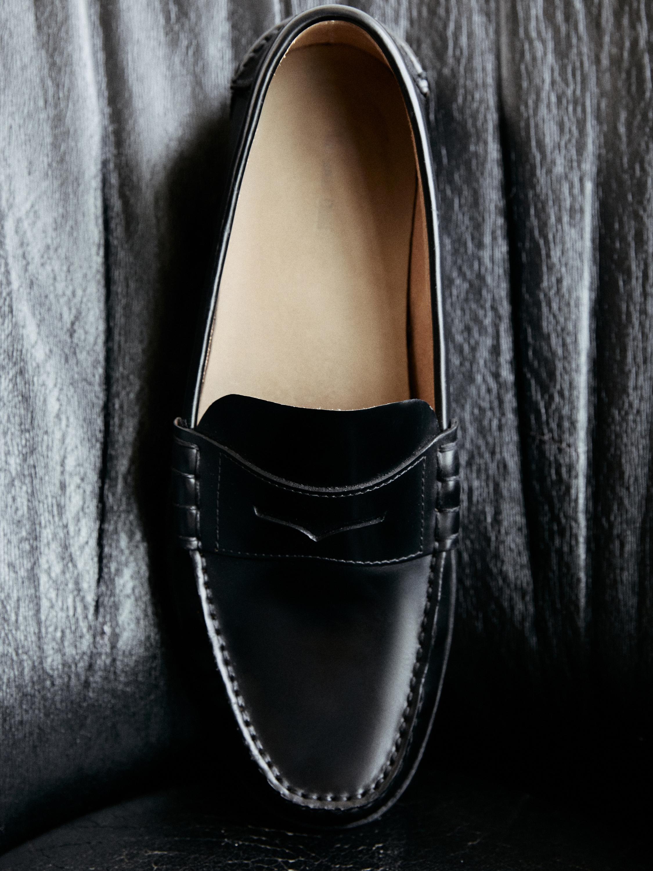 Leather loafers with penny strap — BLACK