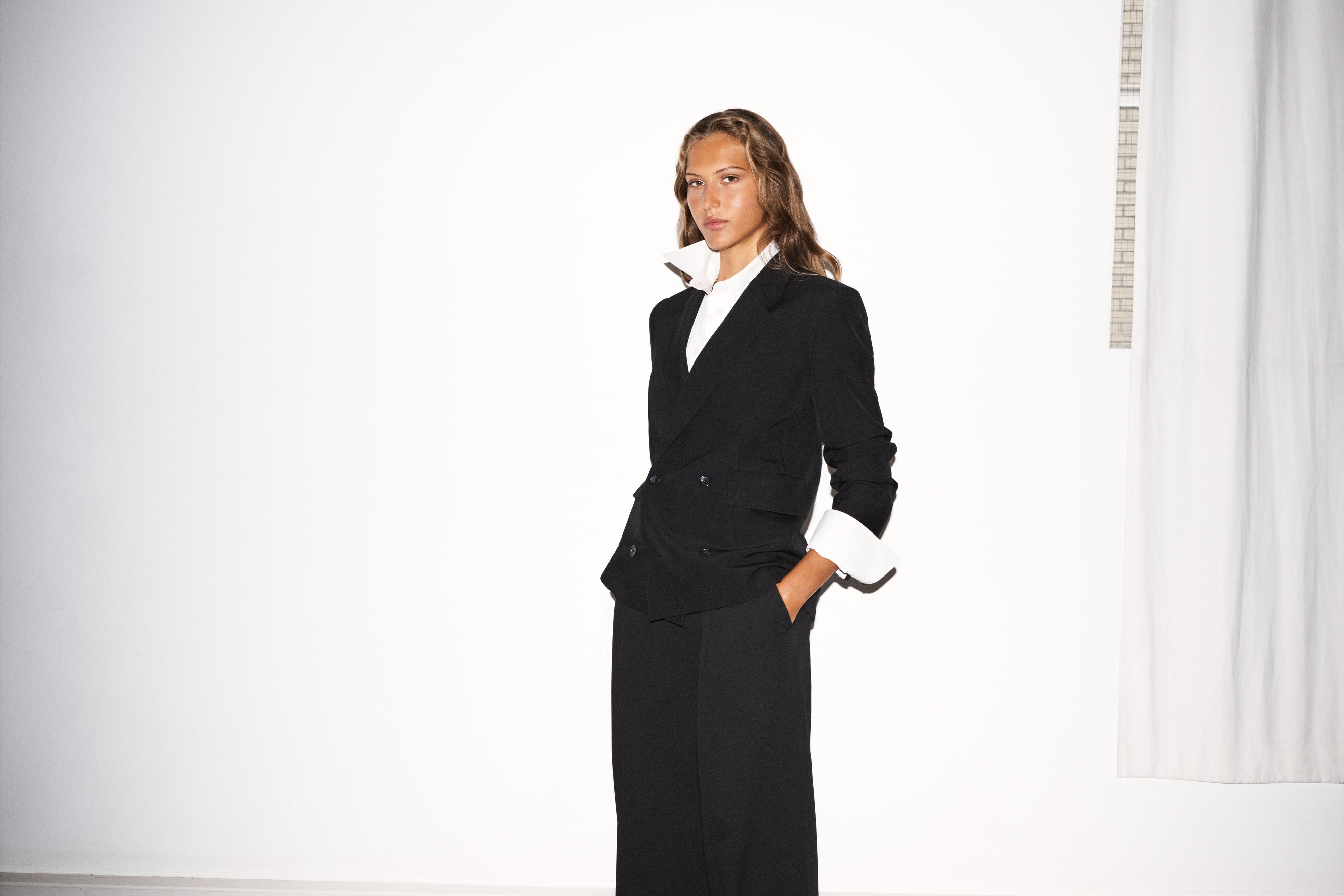 100% extra fine wool two-button blazer — BLACK
