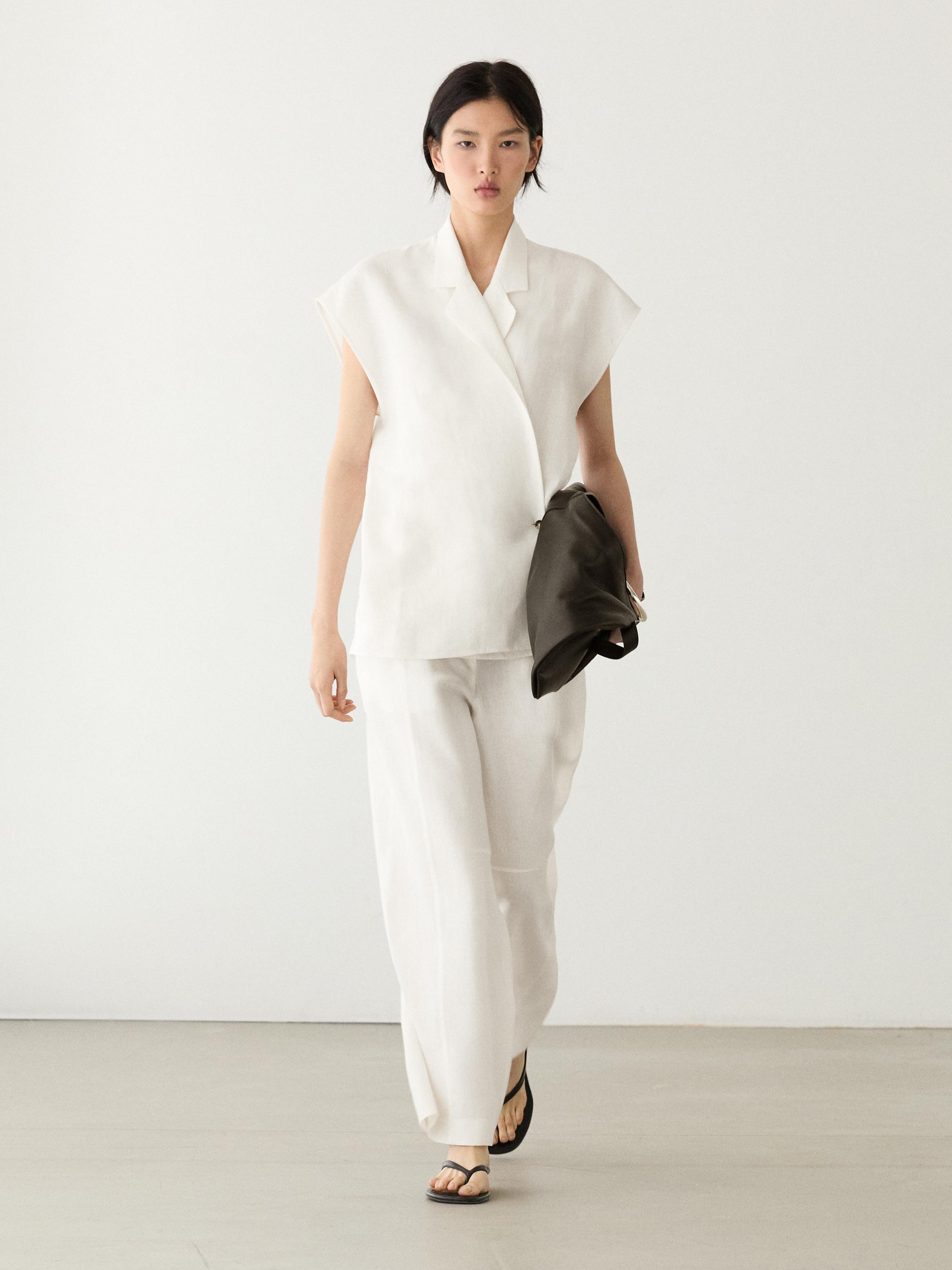 Linen waistcoat with buttons