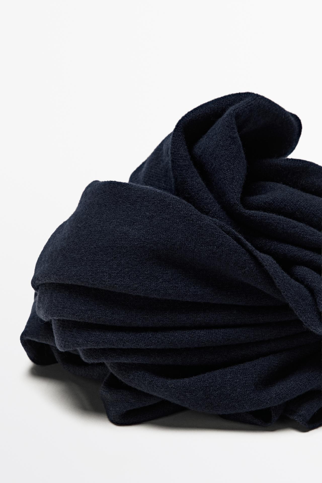 Plain wool-cashmere blend fine knit scarf — NAVY BLUE