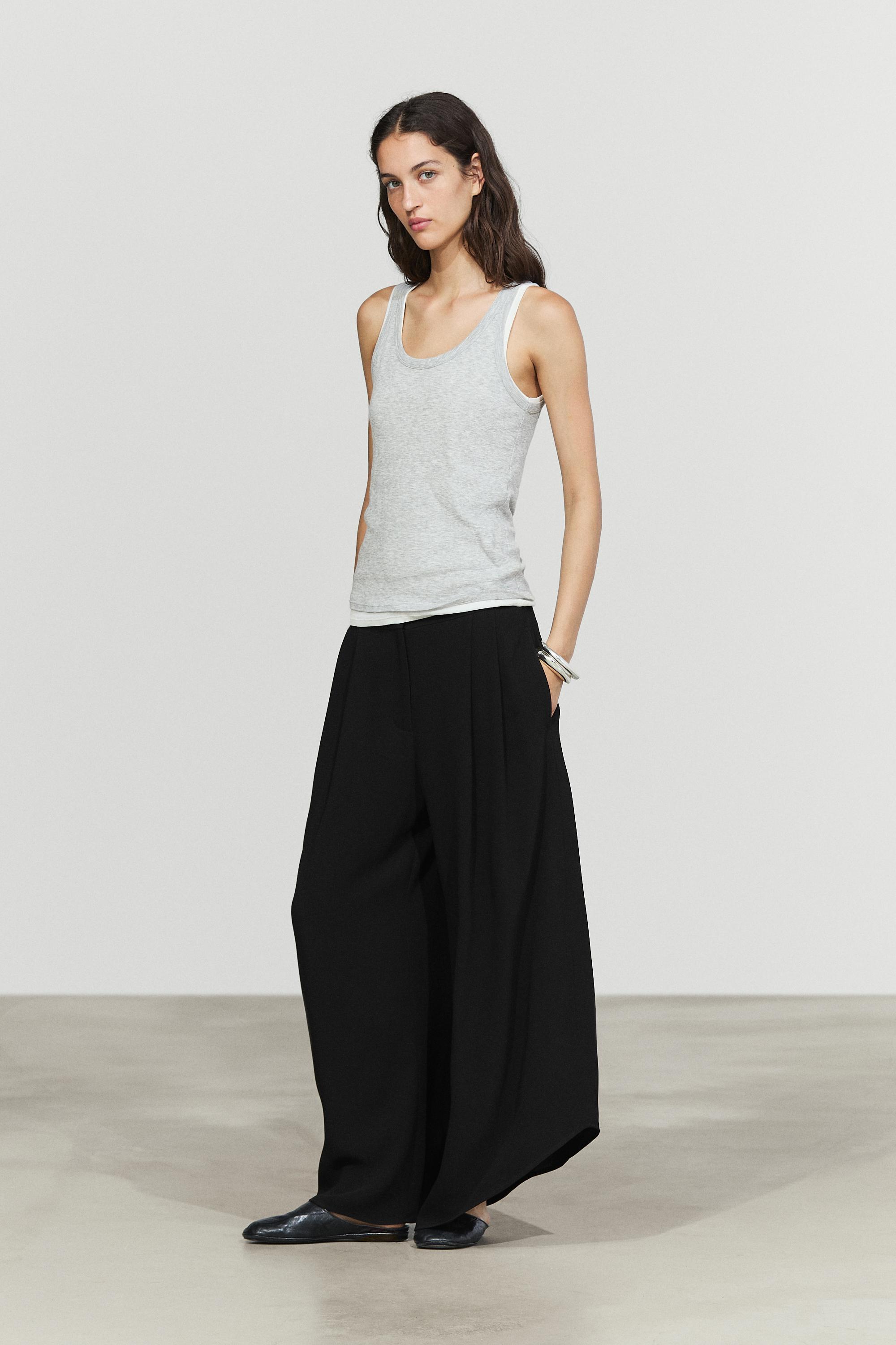 Voluminous wide-leg pleated pants — BLACK
