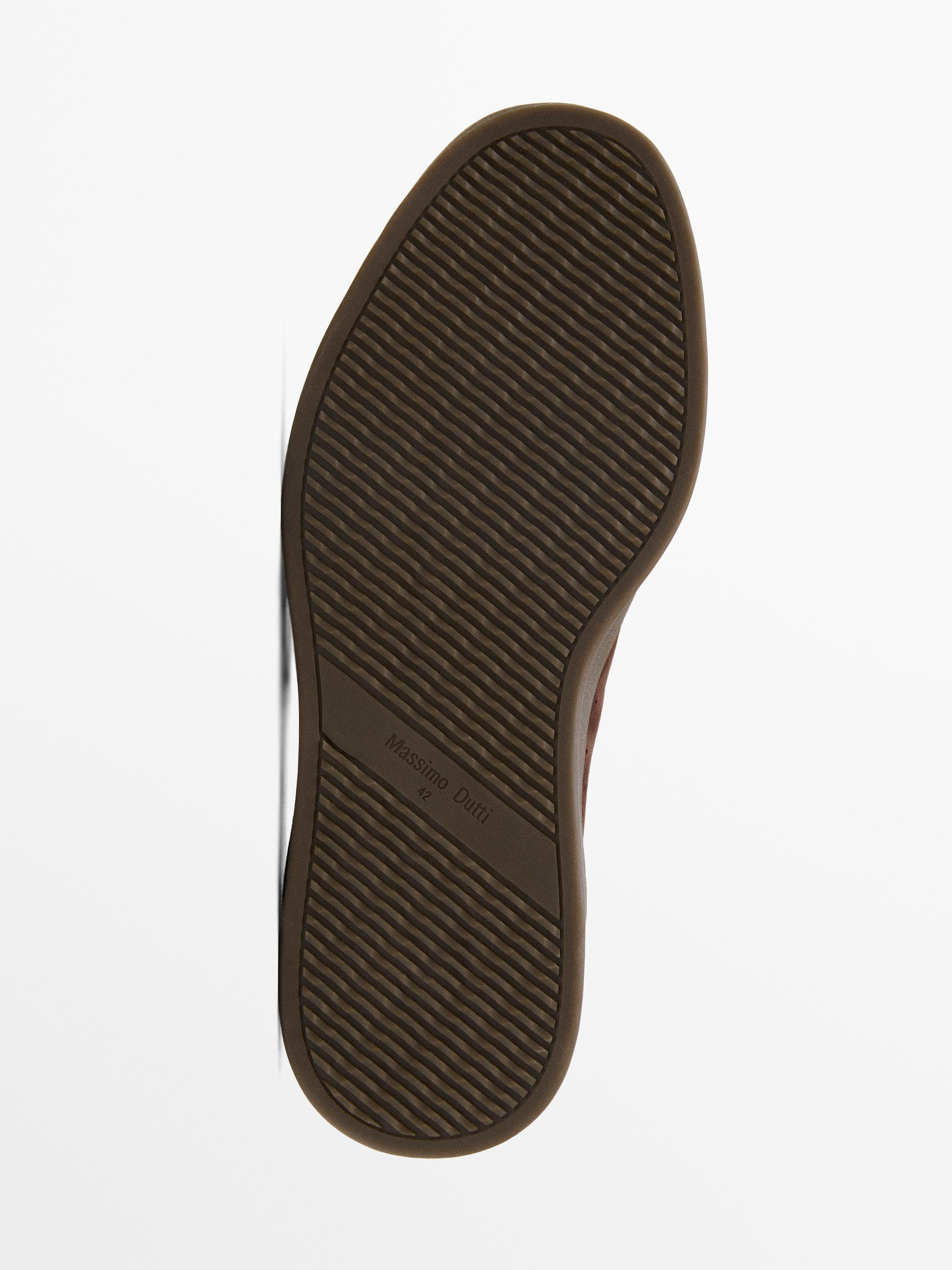 Nubuck trainers with contrast sole — BURGUNDY