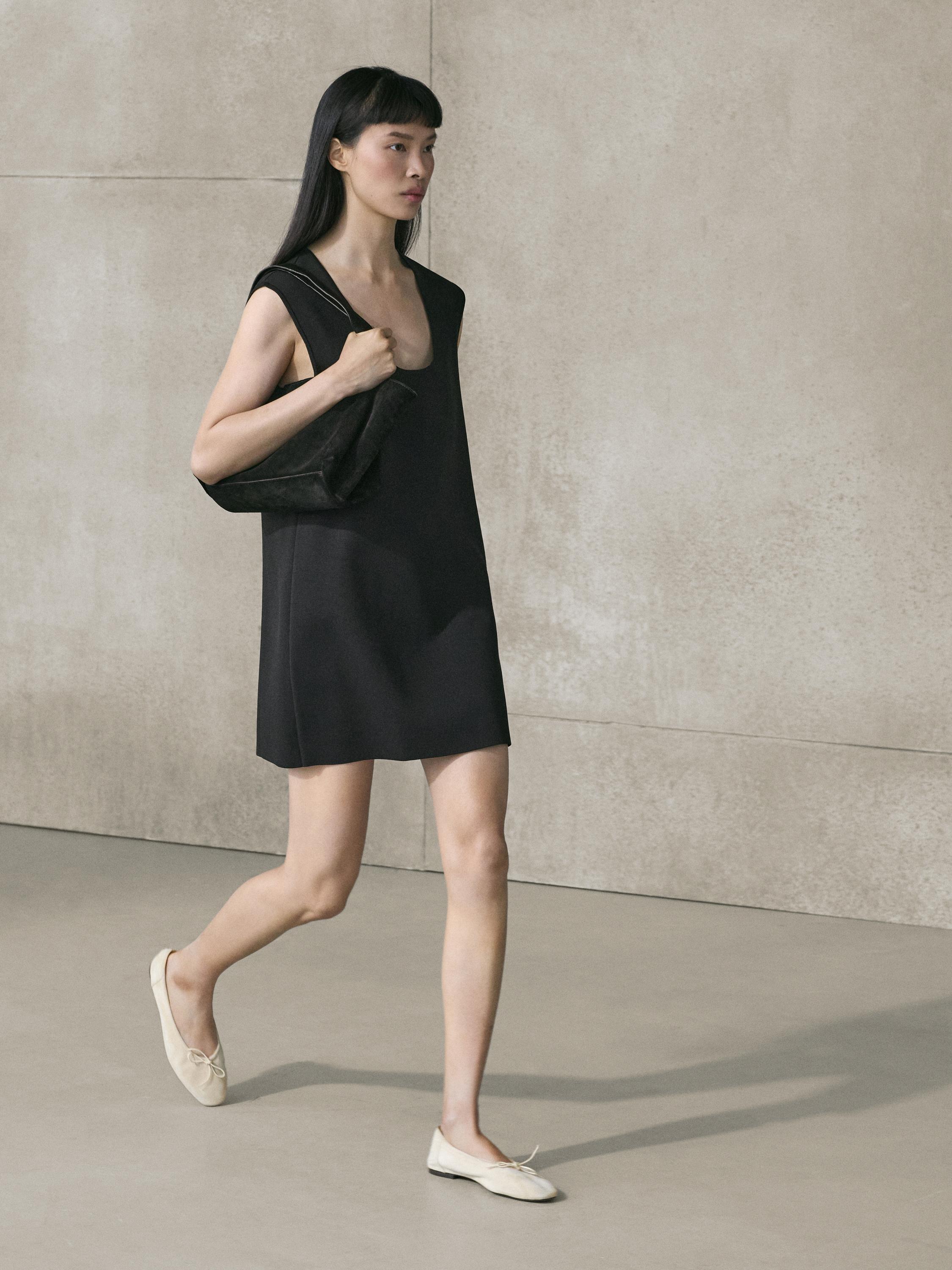 Flowing mini dress — BLACK
