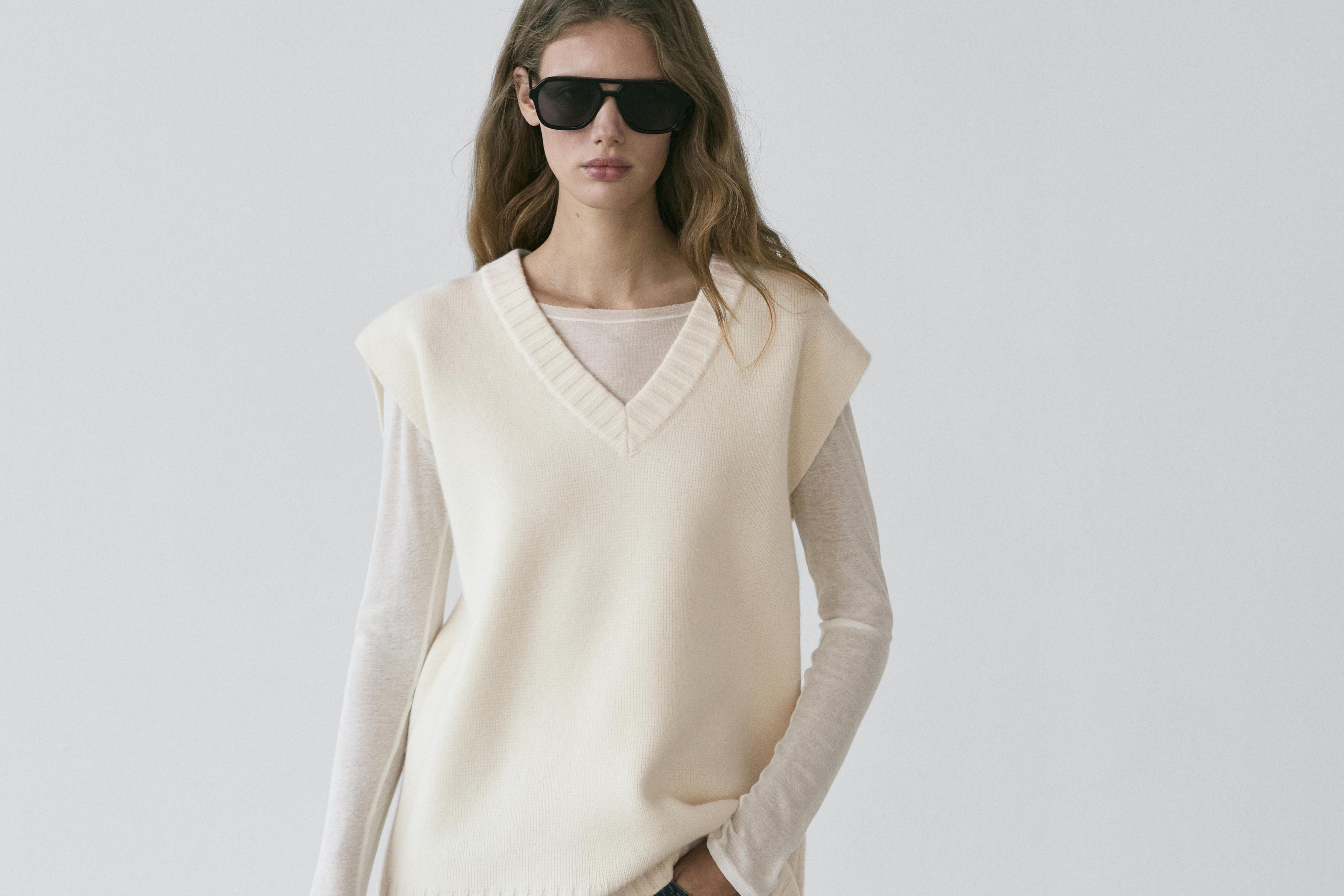 Long wool knit vest — Off white