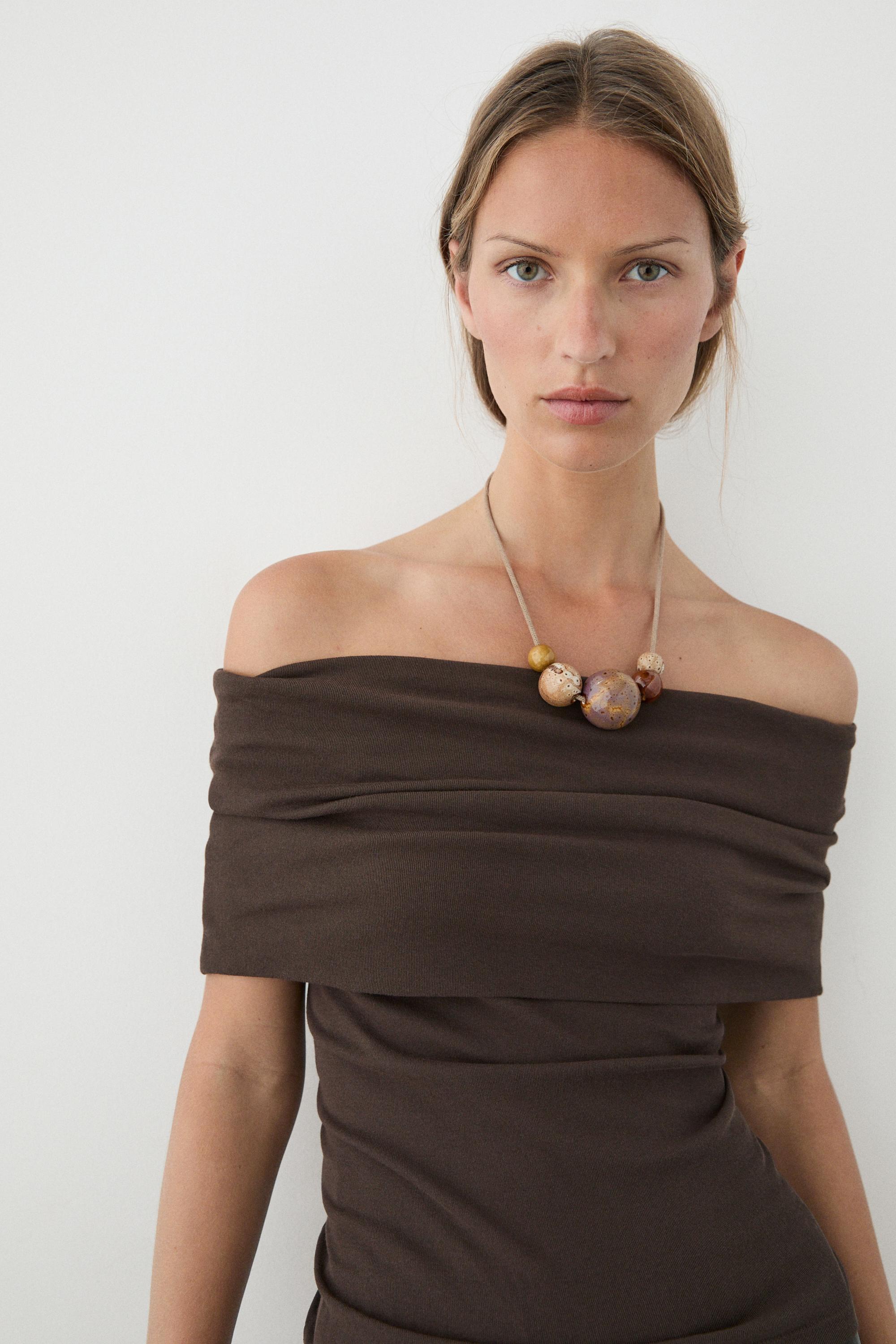 Náhrdelník s keramickými korálky