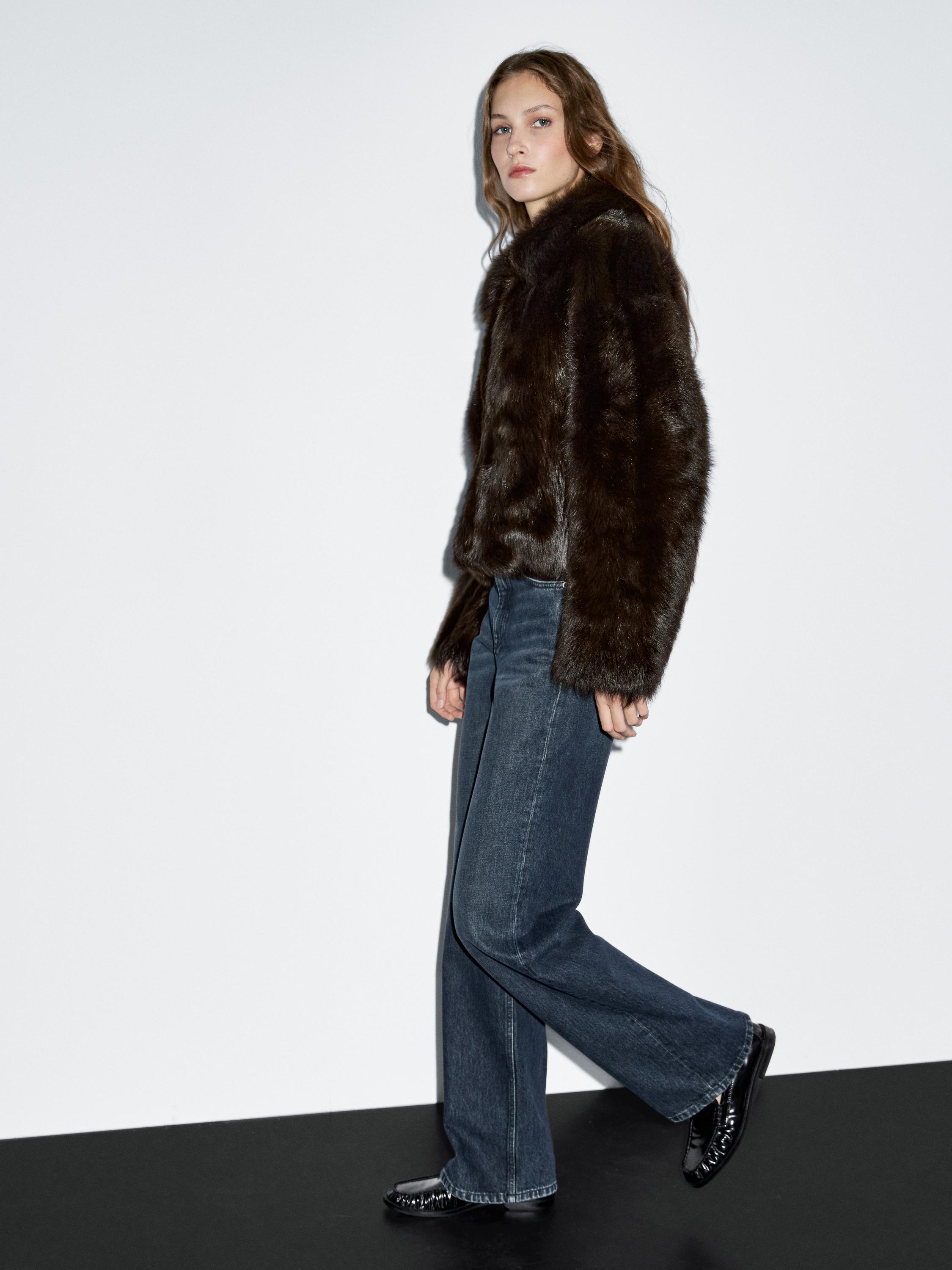 Short leather jacket with fur — BROWN