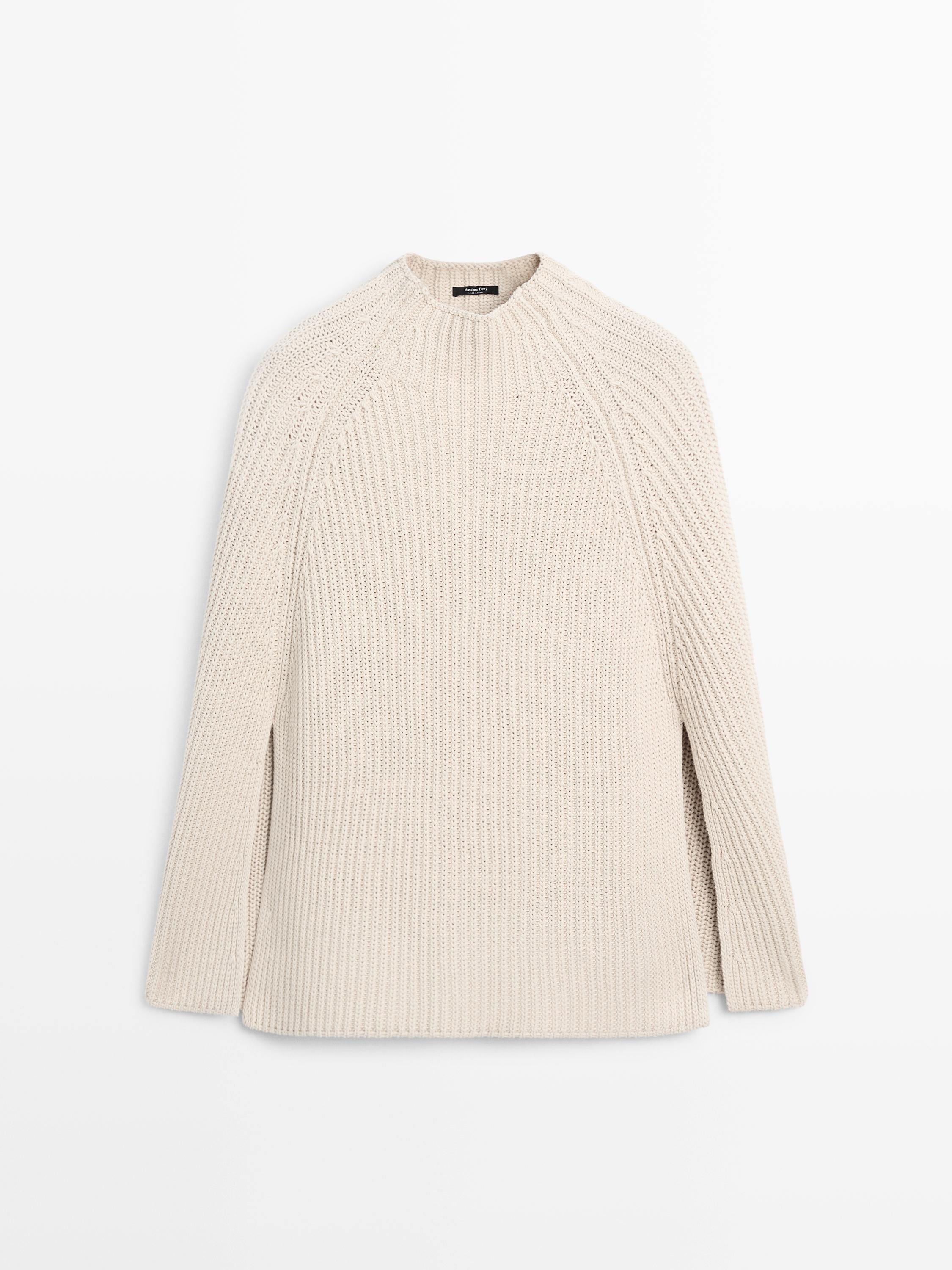Strick-Cape mit Schlitzen