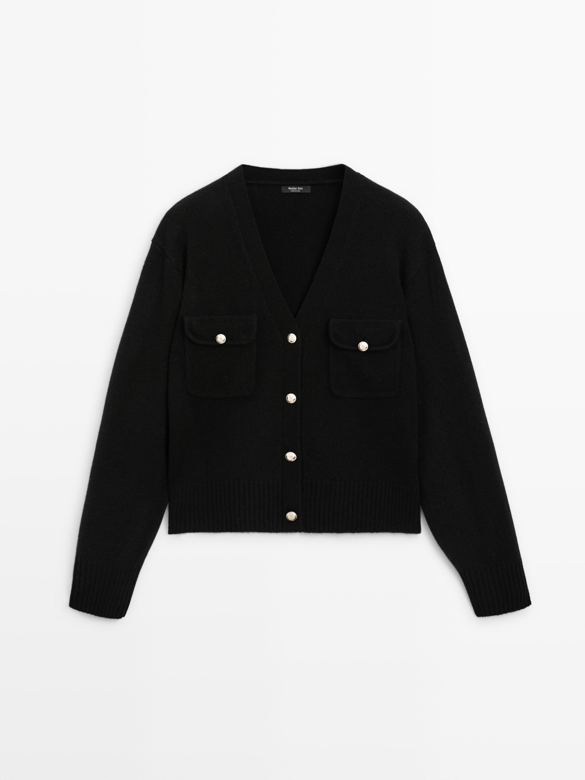 Strikket cardigan med v-hals og gullknapper