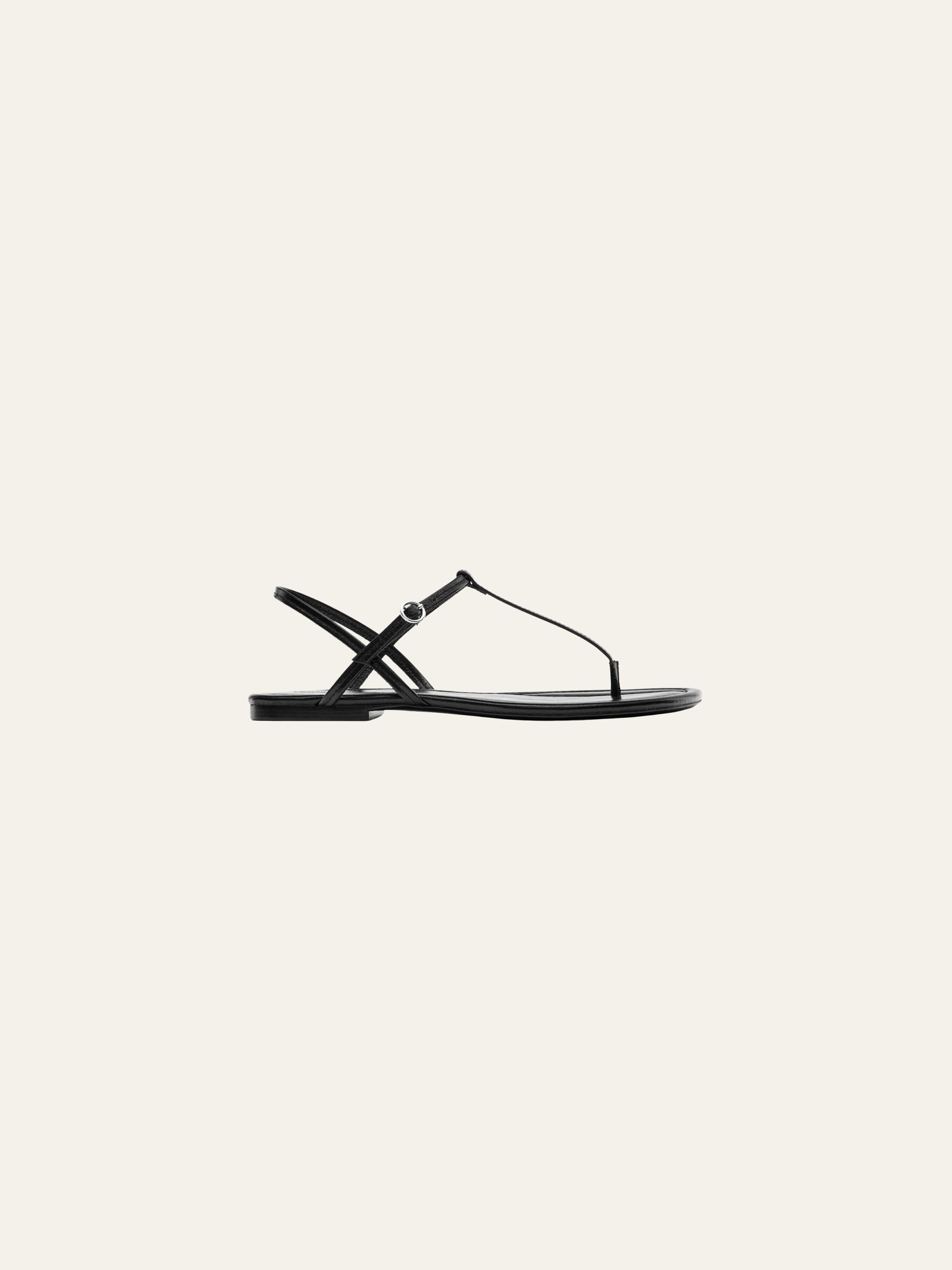 Strappy flat sandals with toe divider — BLACK