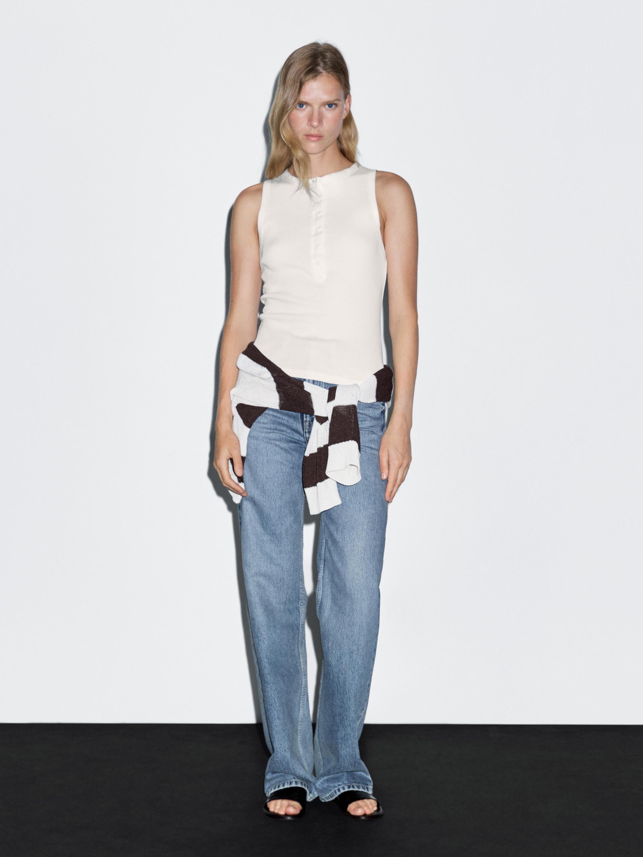 Top with contrast trim detail