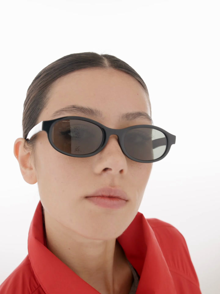 Små, runde solbriller