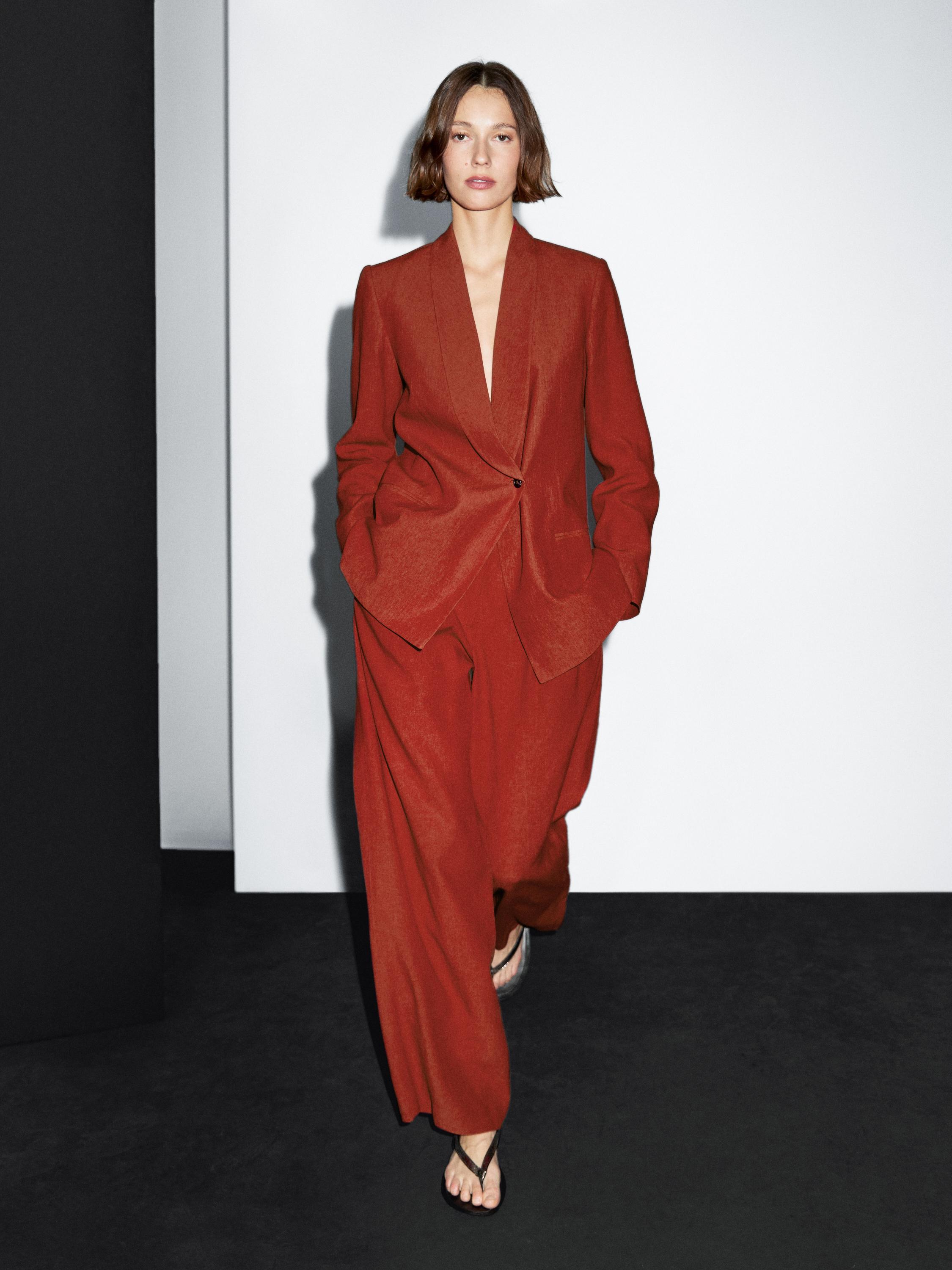 Straight-leg trousers with double dart detail