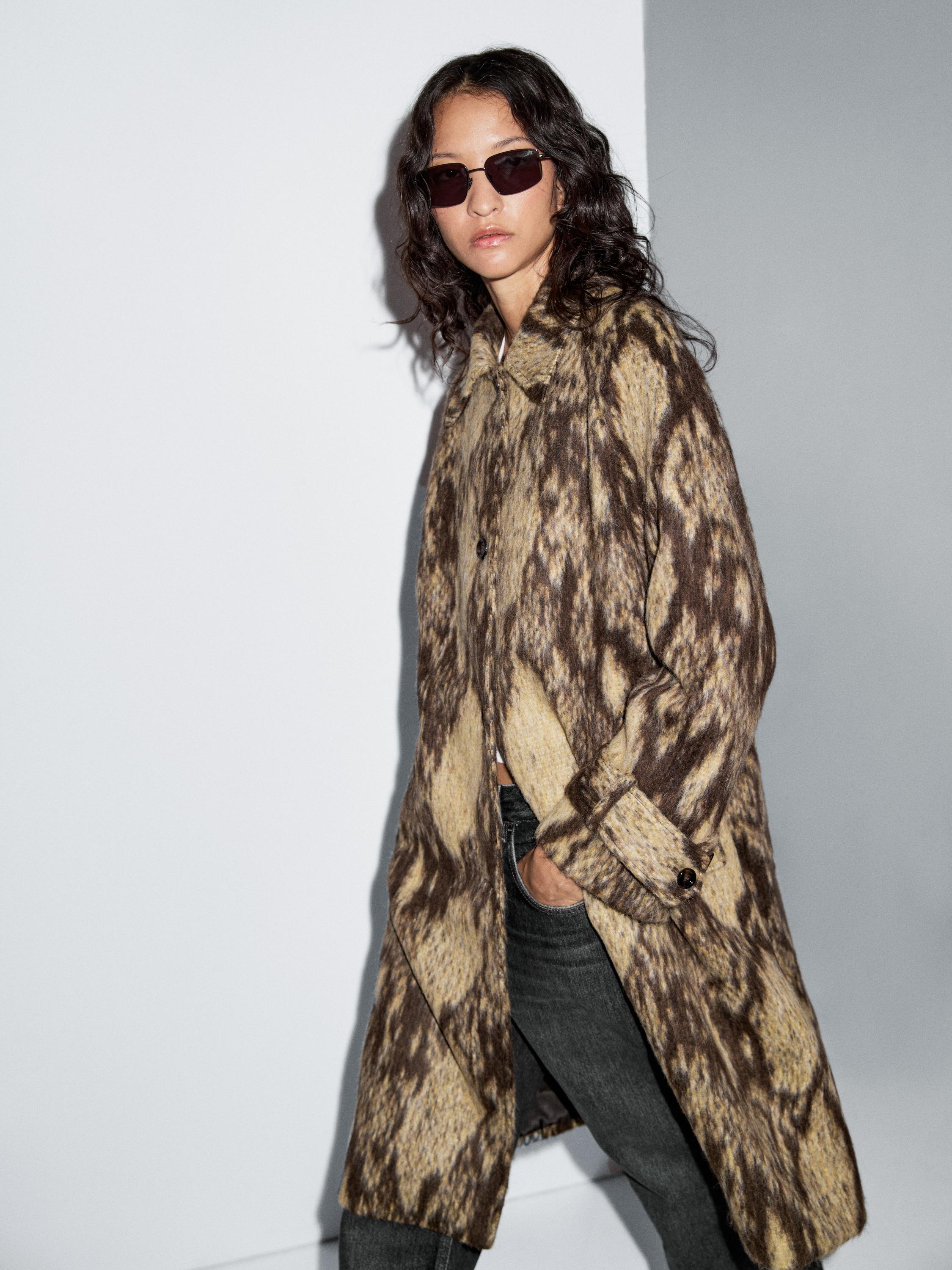 Длинное пальто из смесовой шерсти со змеиным принтом