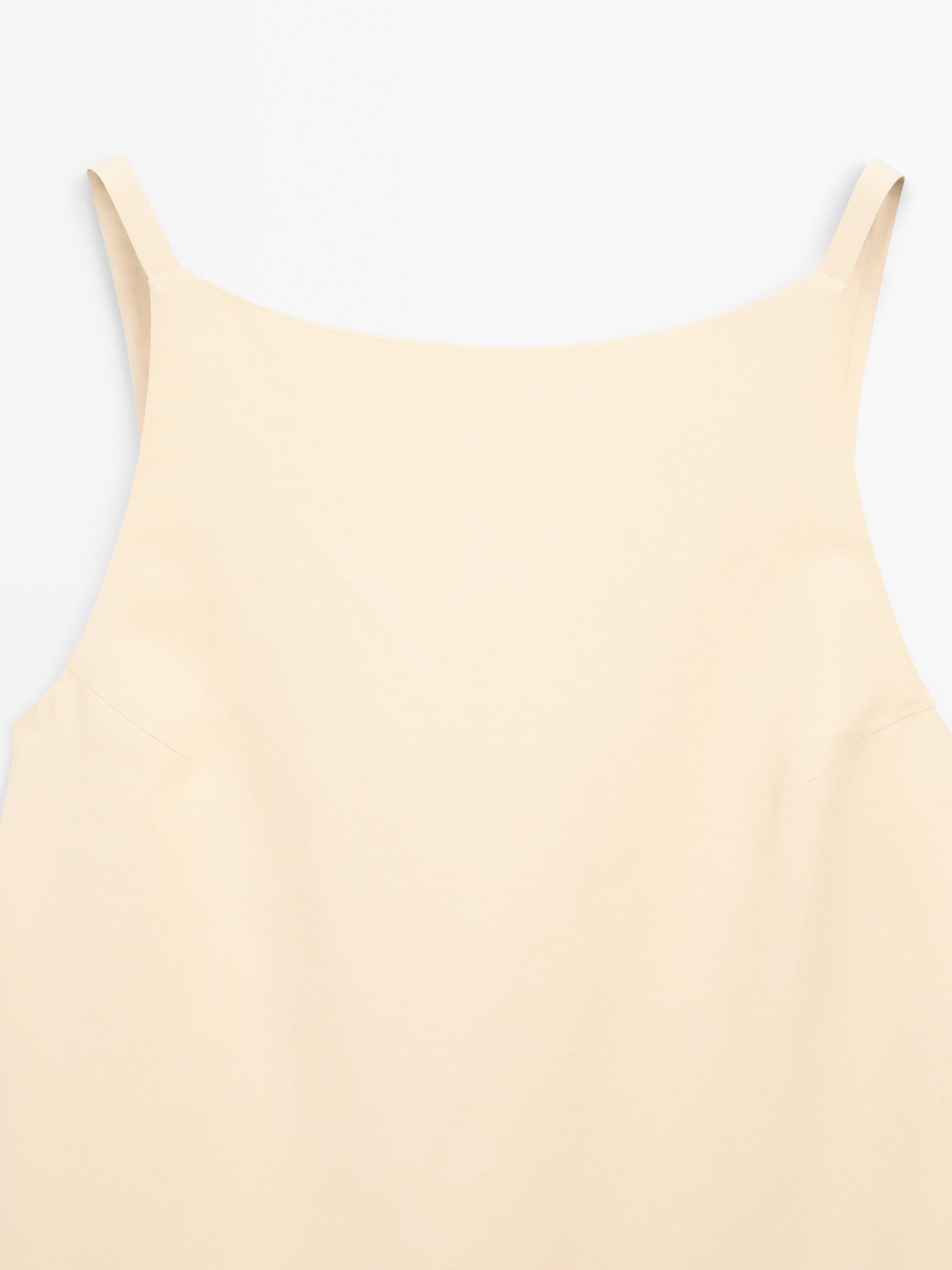 Short dress with back detail