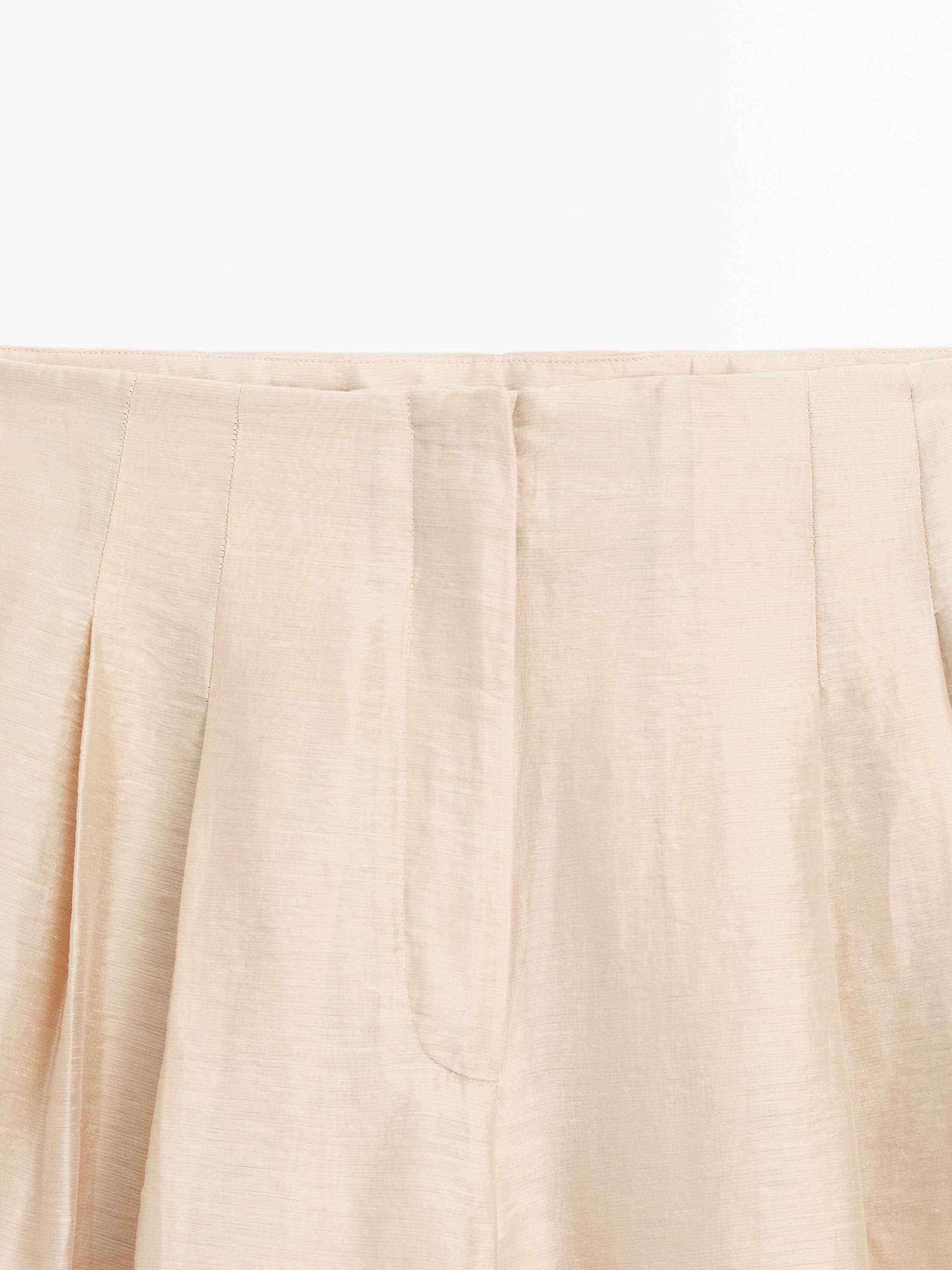 Splývavé nohavice z ľanovej zmesi so záševkami