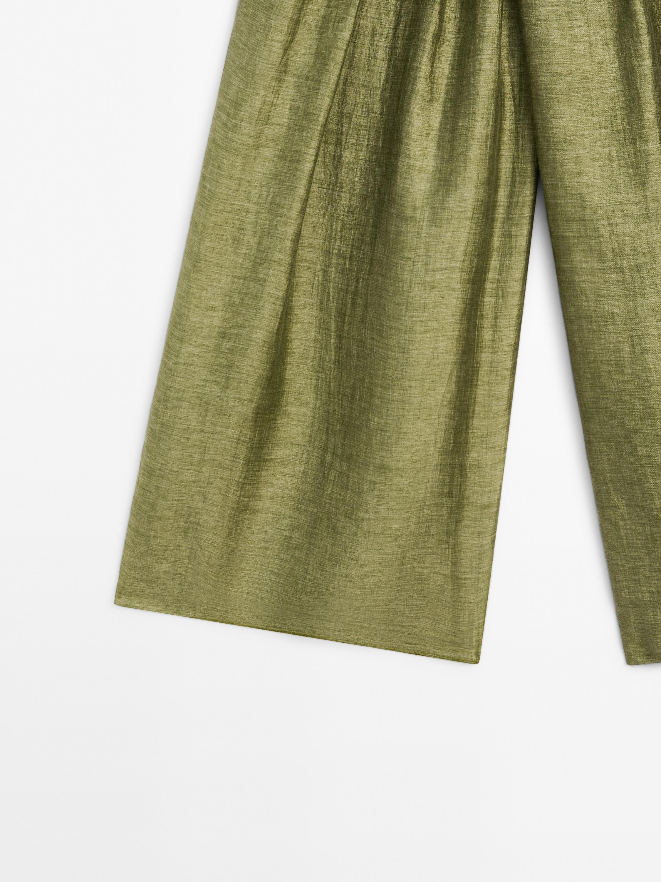 Flowing wide-leg trousers with pleats