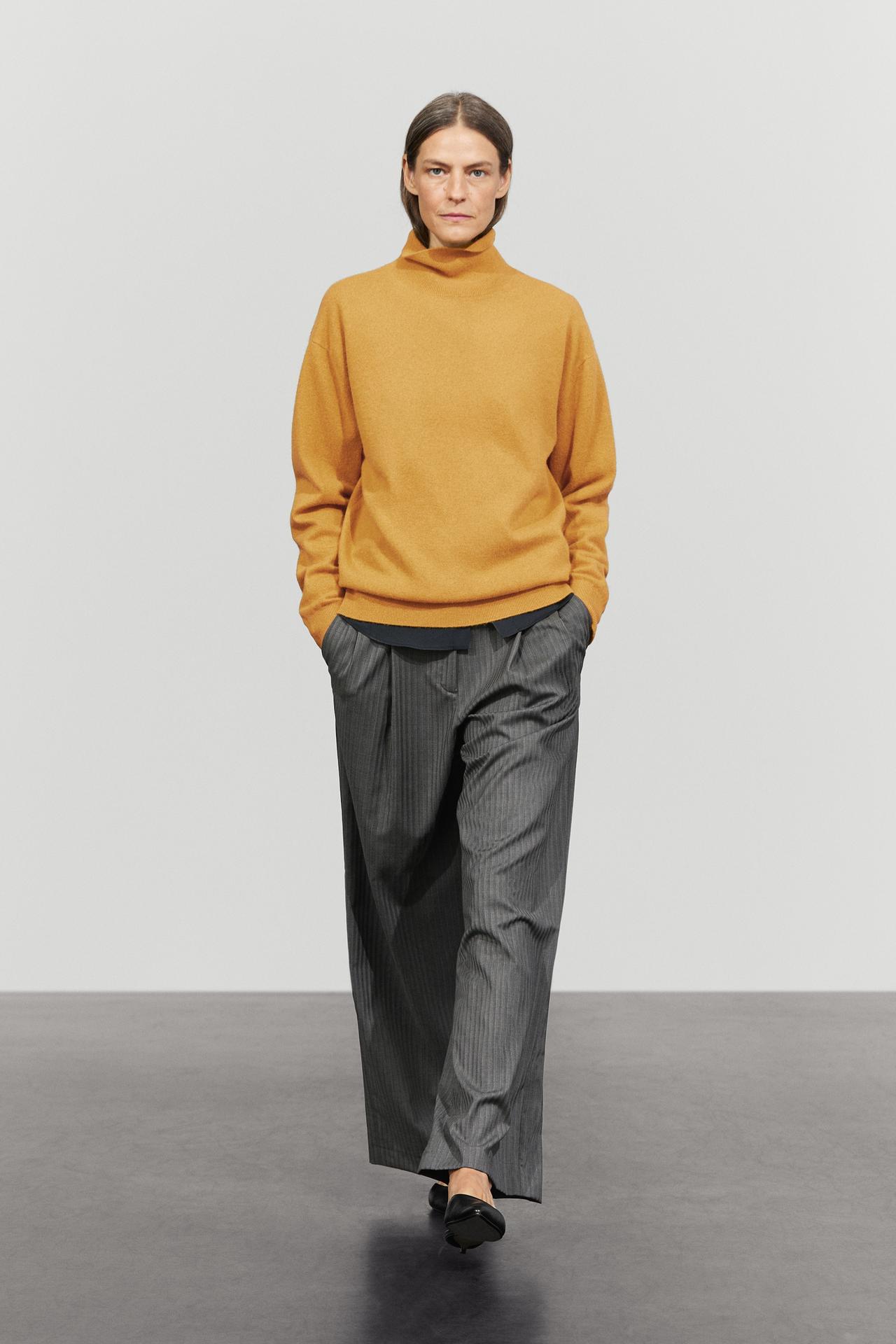 100% cashmere high neck knit sweater — OIL