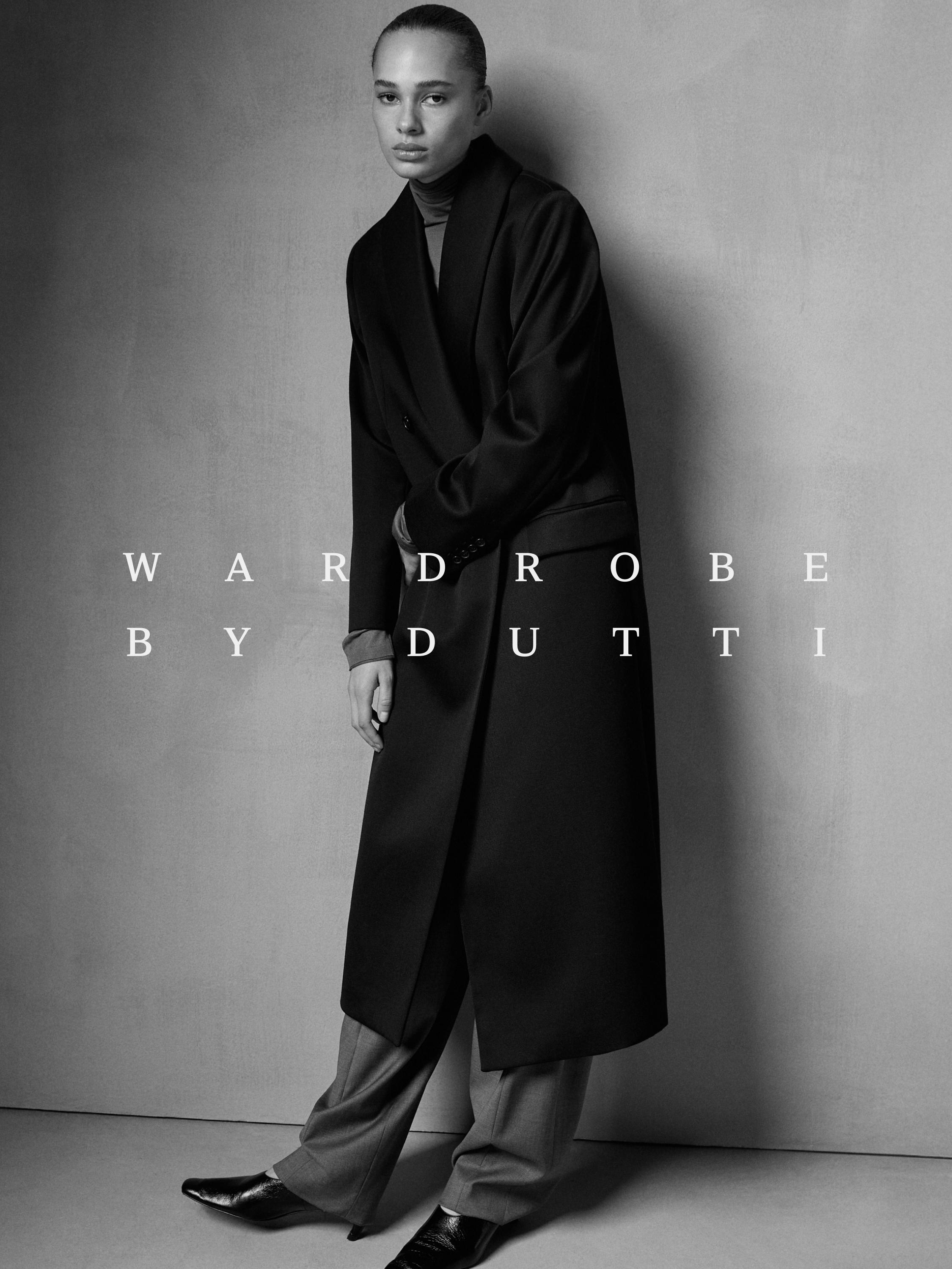 Long double-breasted 100% wool coat