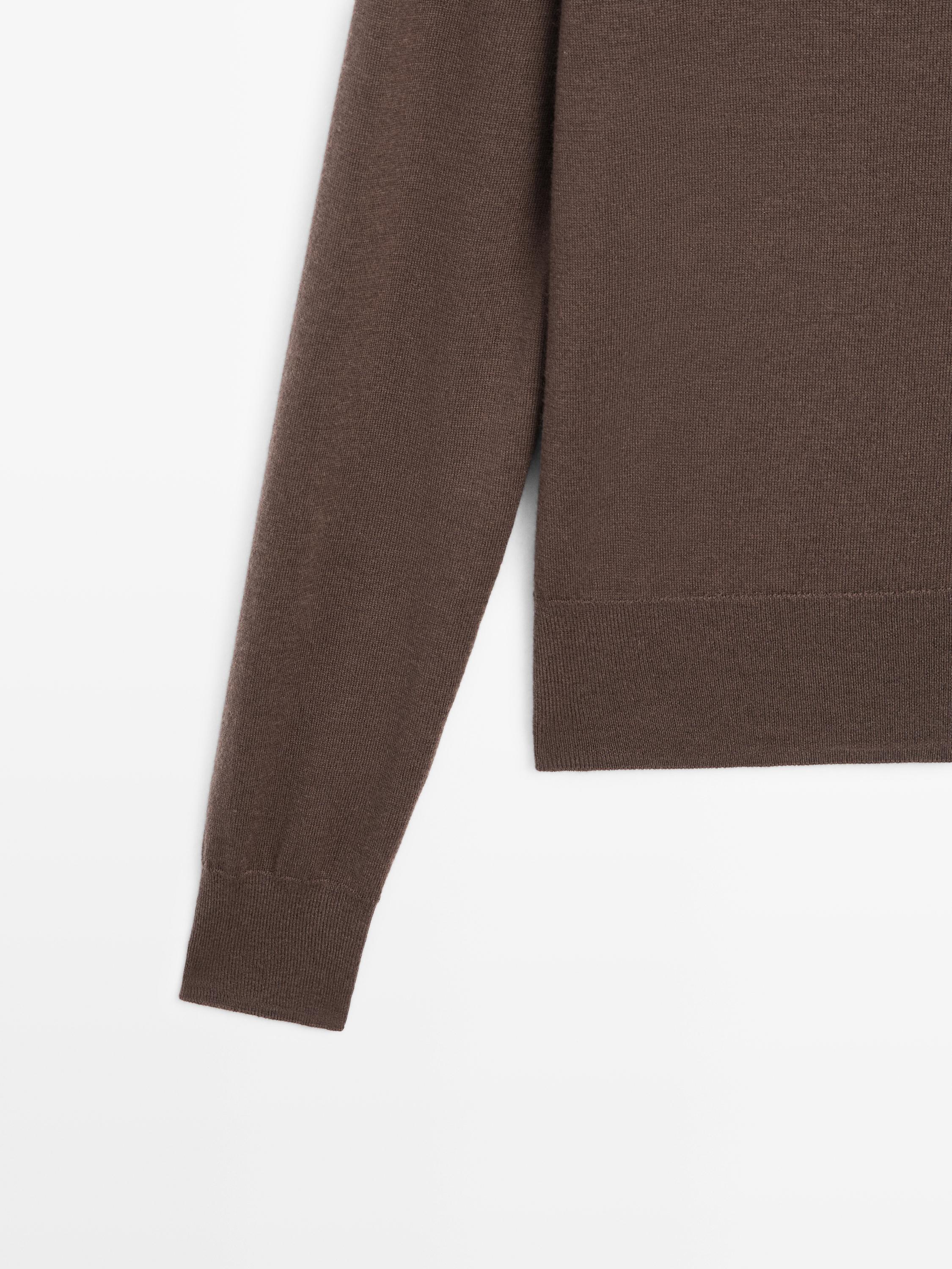 Buttoned mock turtleneck knit sweater — BROWN