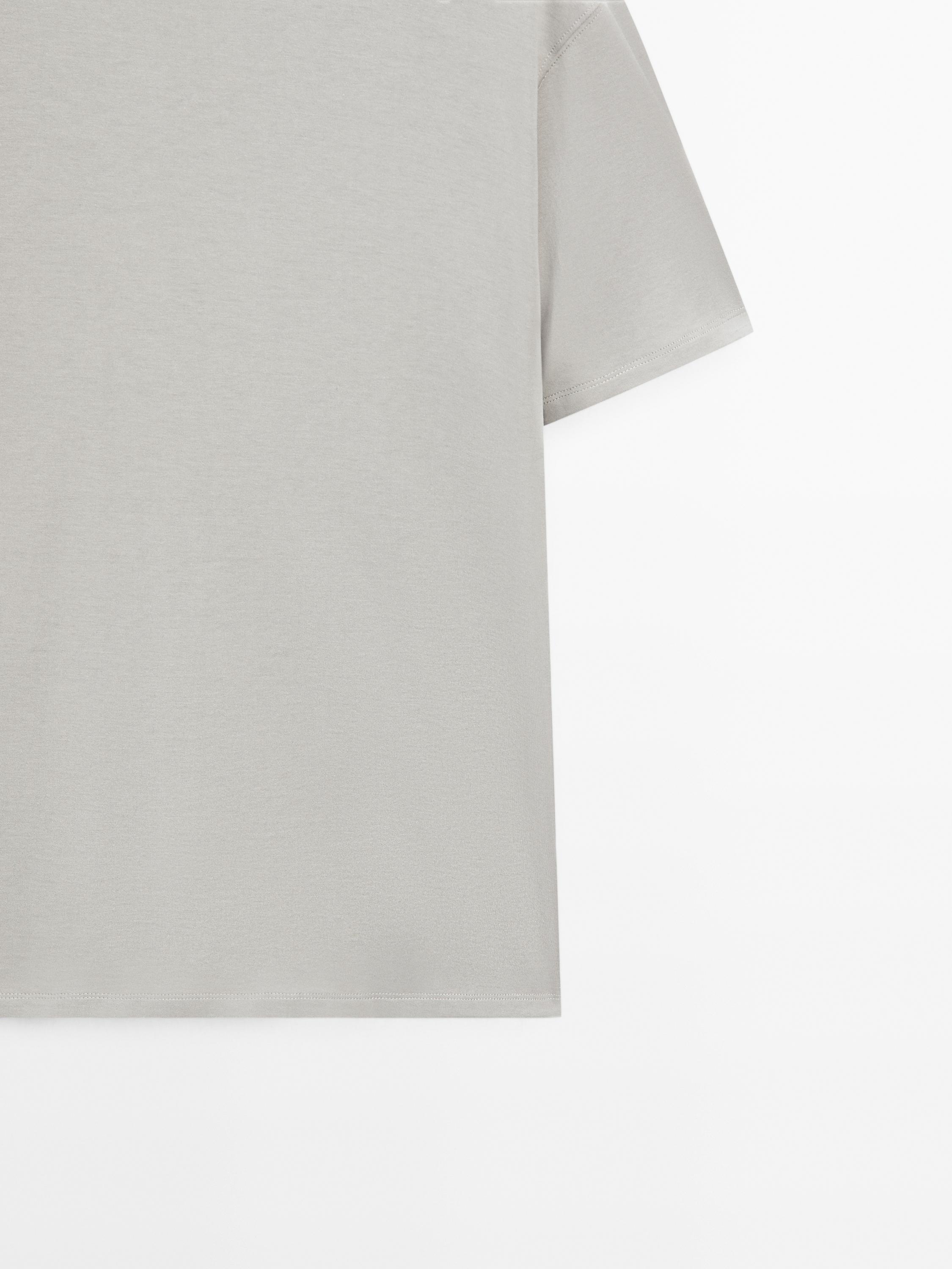 100% cotton lightweight T-shirt