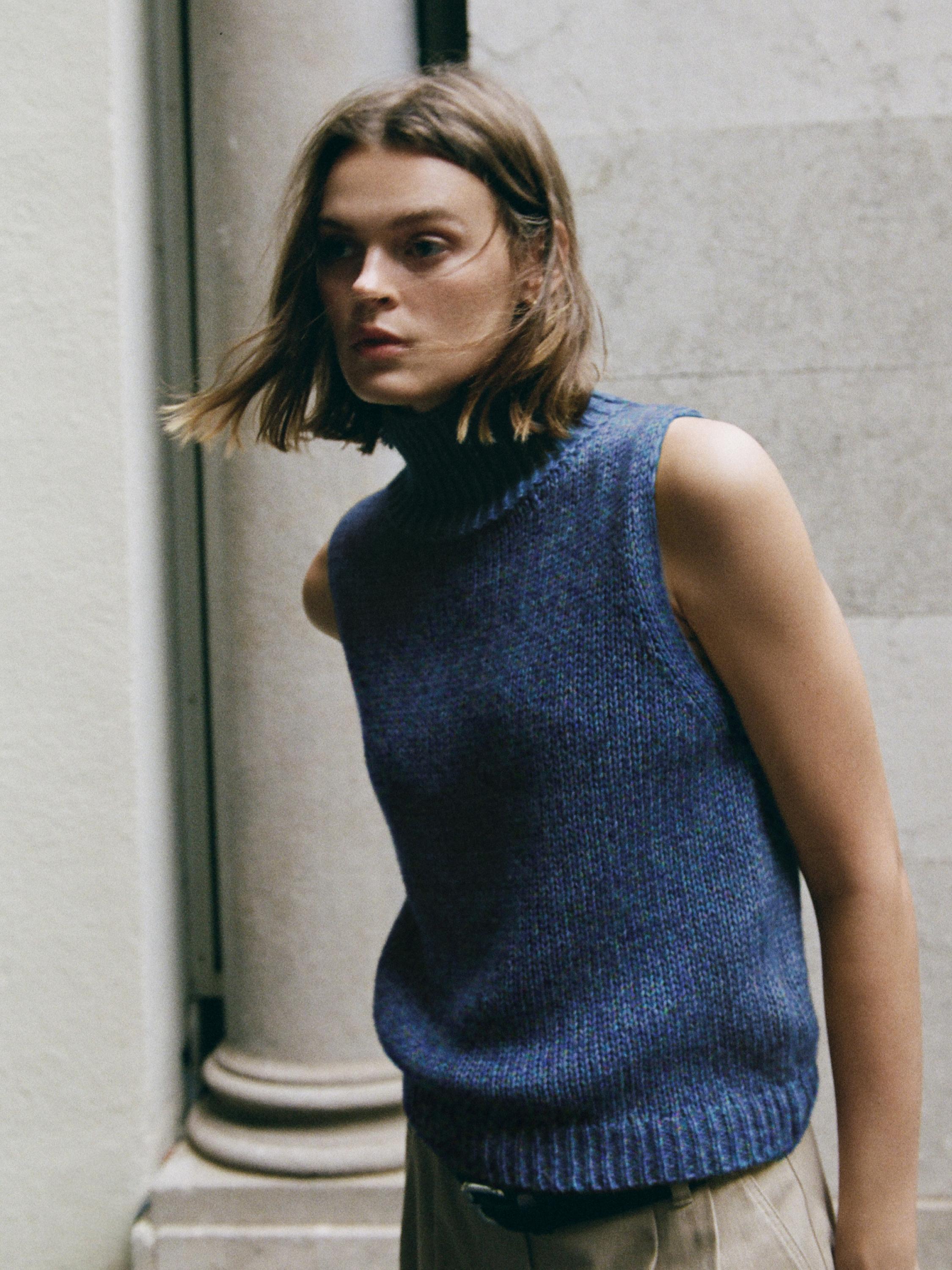 Turtleneck knit vest