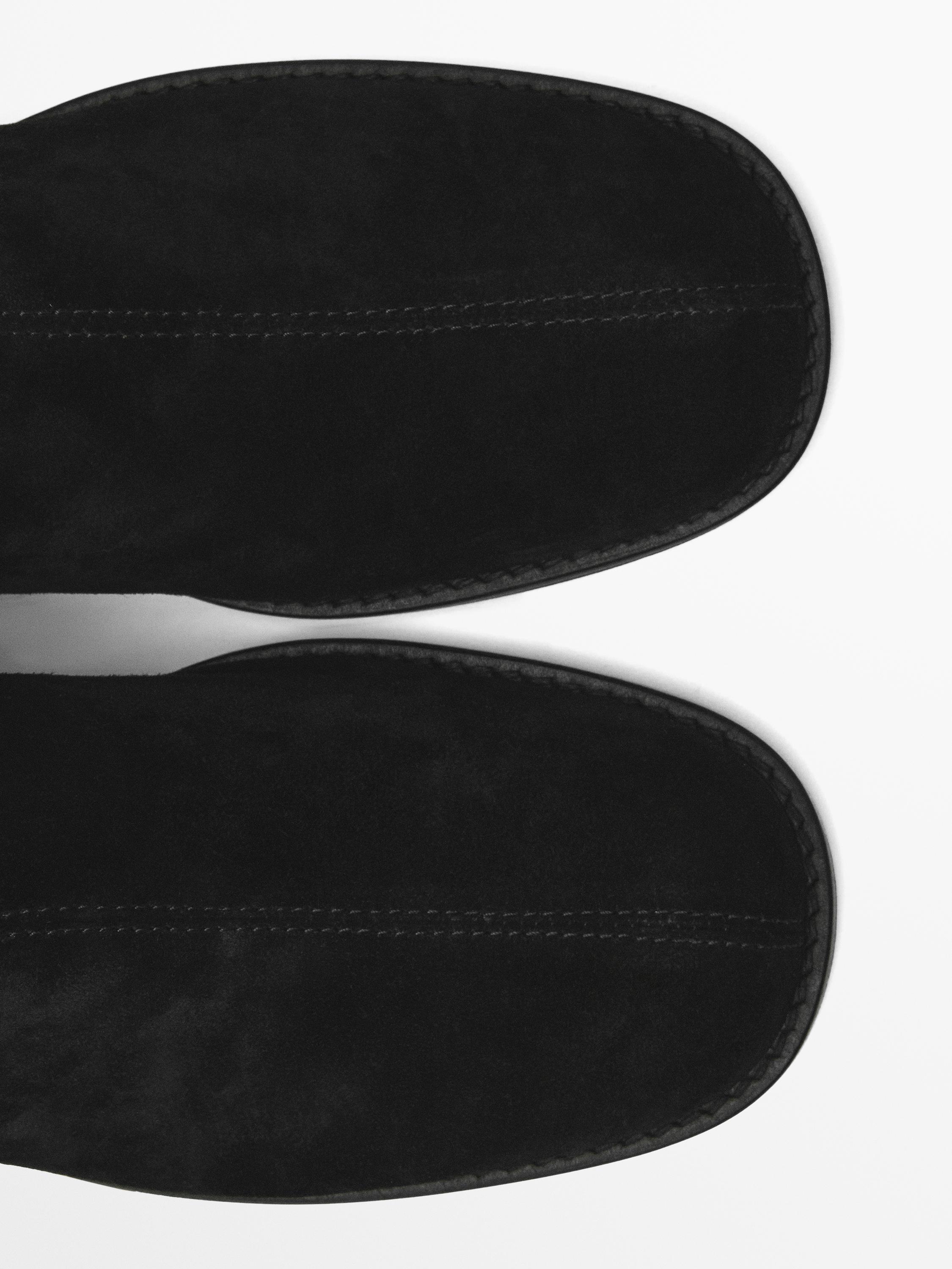 Замшевые ботинки на плоской подошве