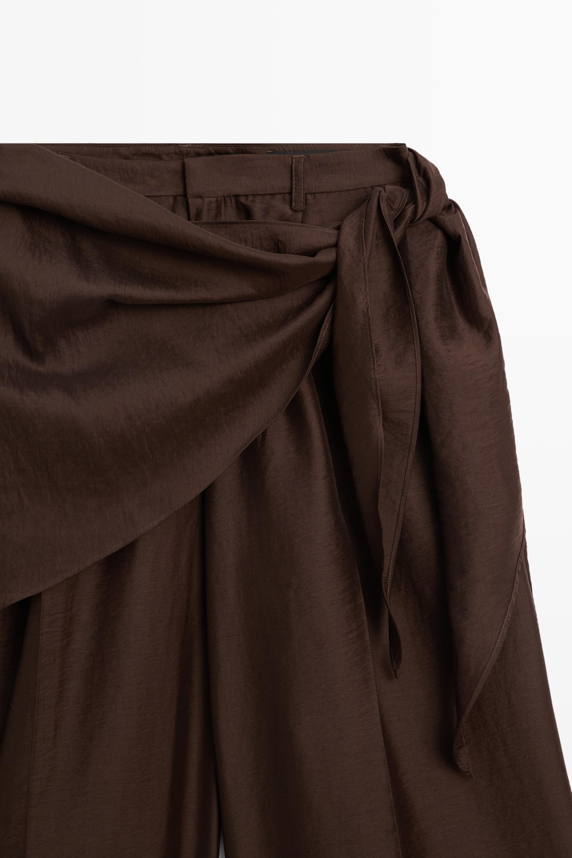 Long flowing Bermuda shorts with scarf detail — Chocolate