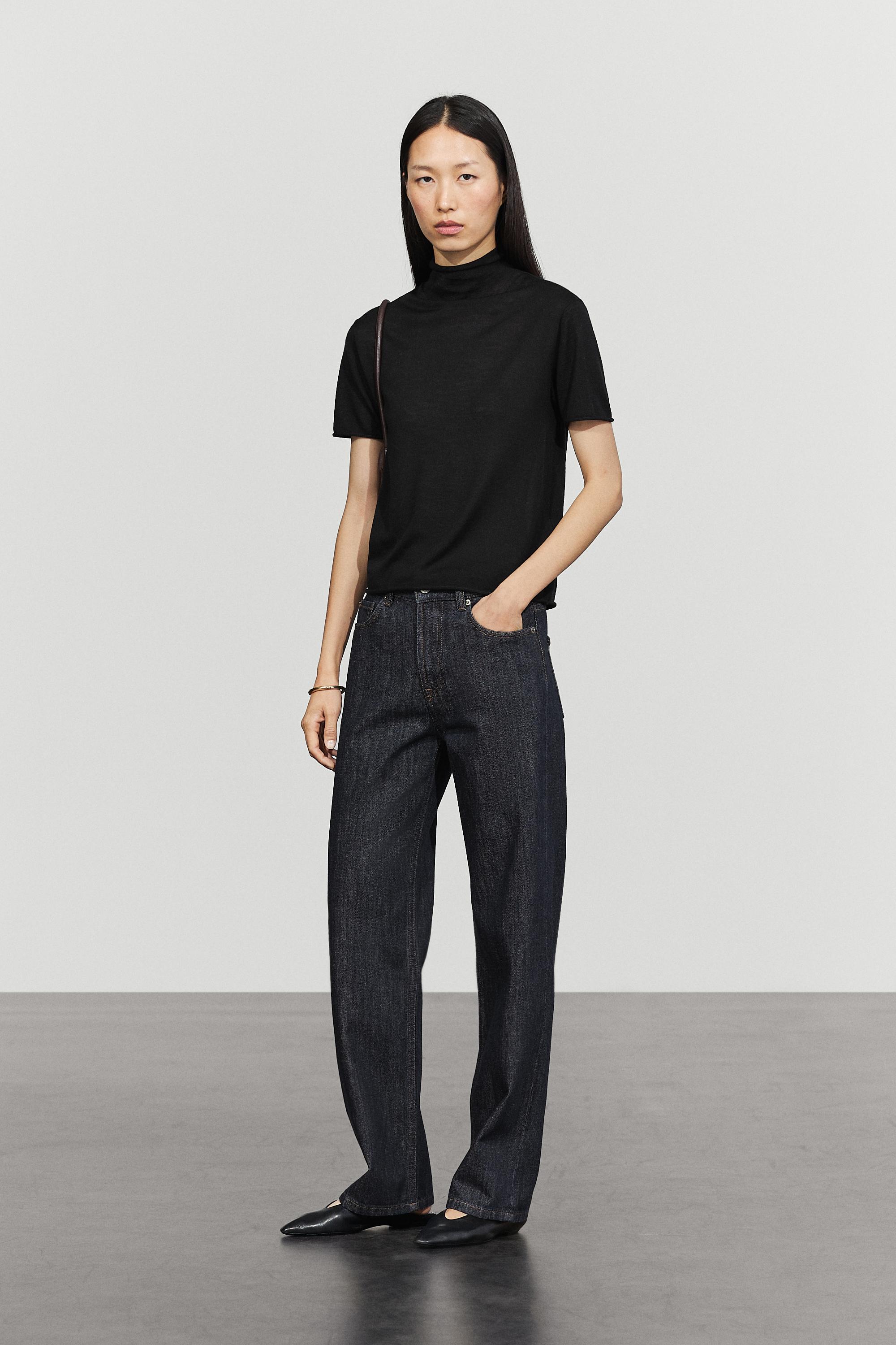 Short sleeve turtleneck knit sweater — BLACK
