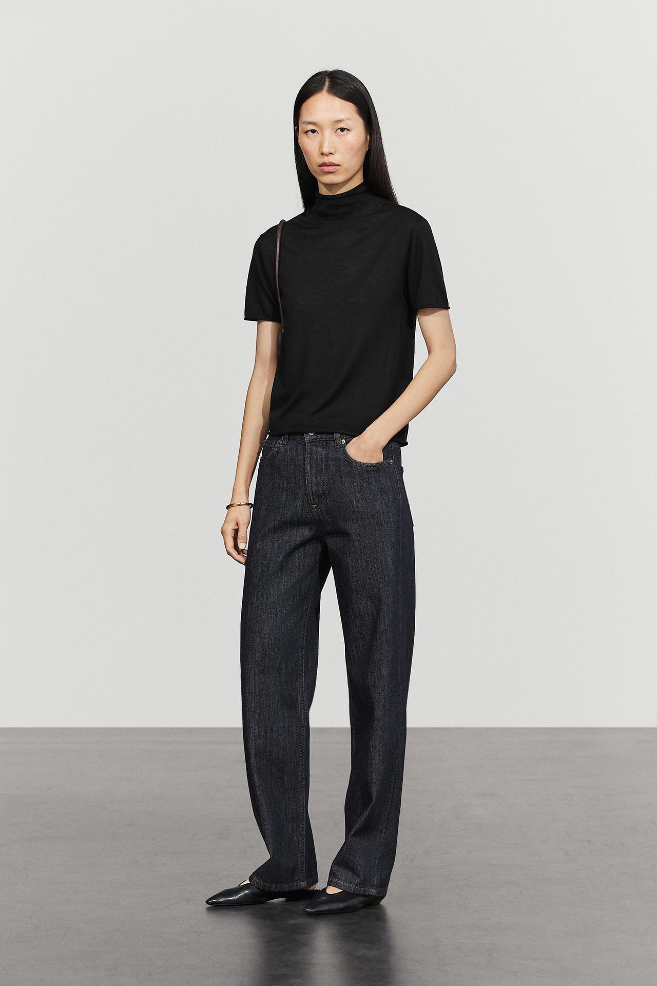 Short sleeve turtleneck knit sweater — BLACK
