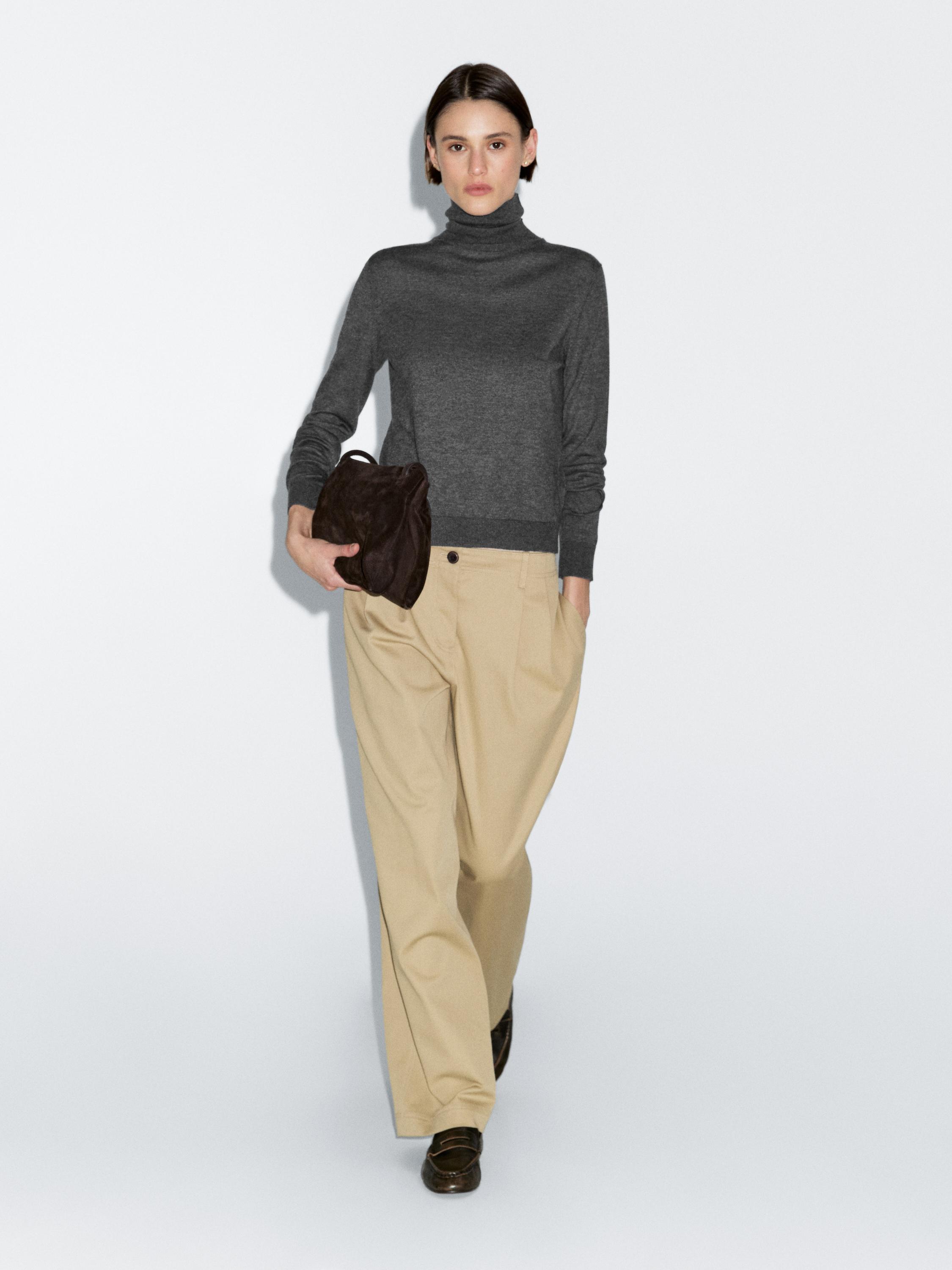 سويتر محاك من الصوف المخلوط بياقة عالية