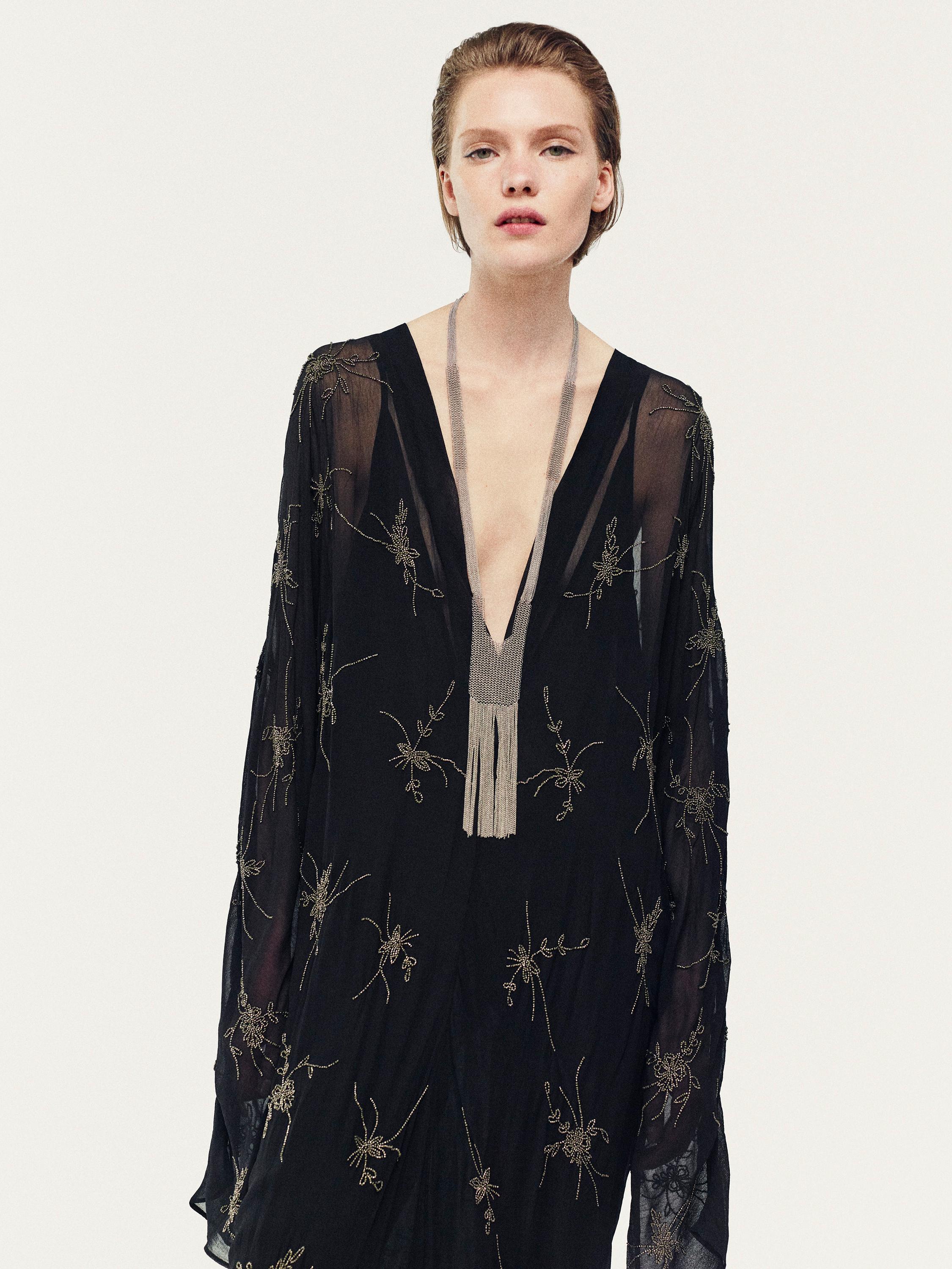 Vestito midi morbido con ricami