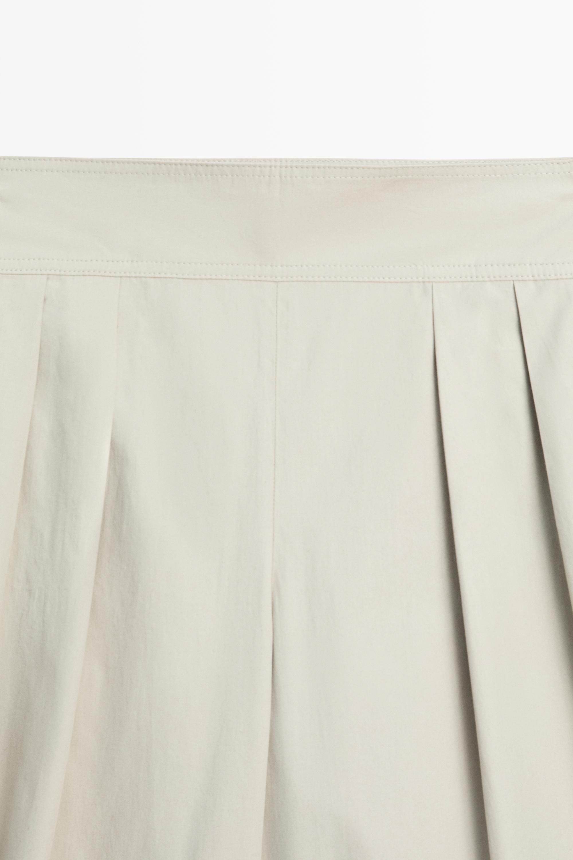 Wide-leg pants with pleated sash detail — Greyish green