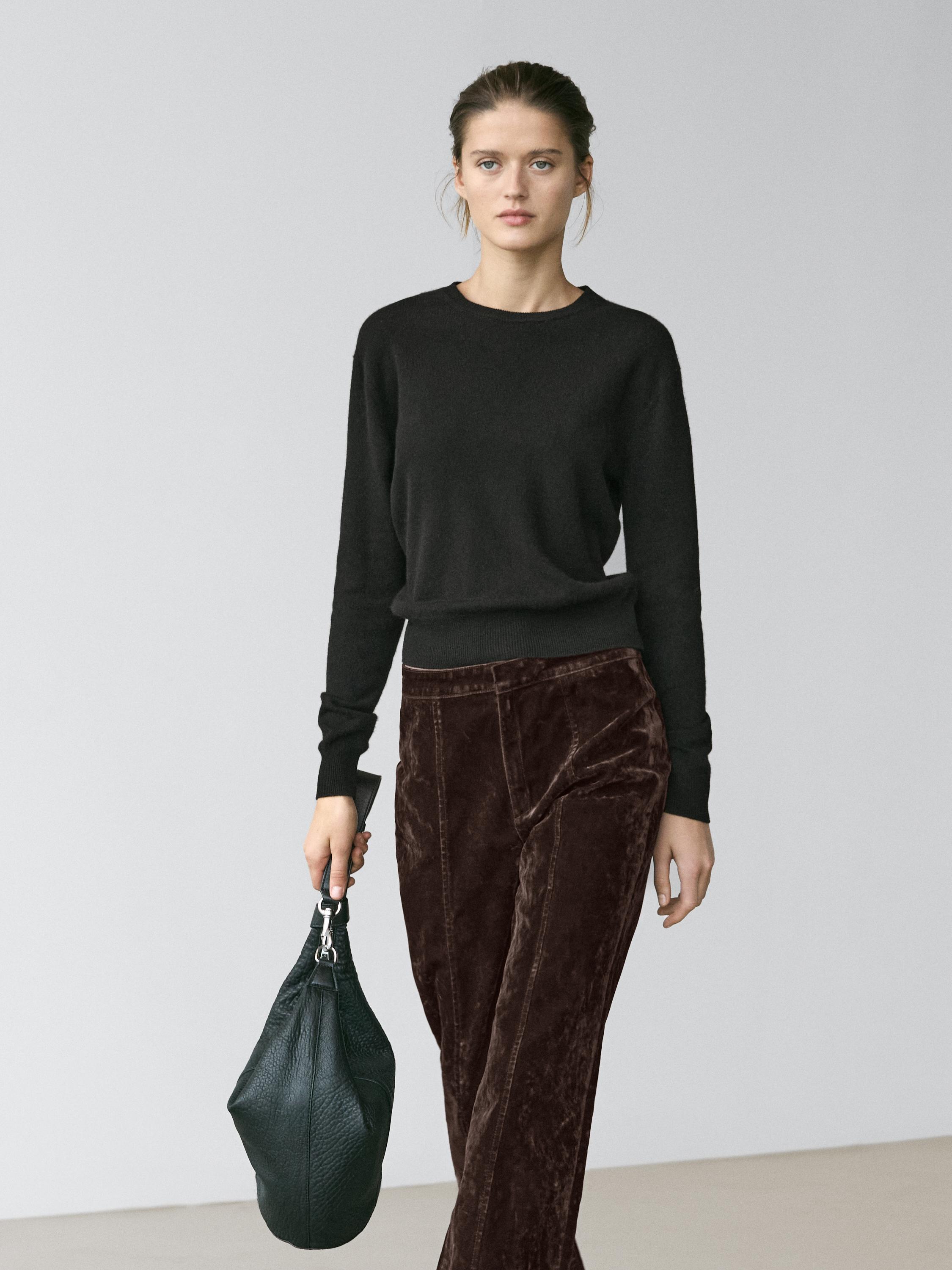 Трикотажен пуловер с примес на вълна и бие по врата