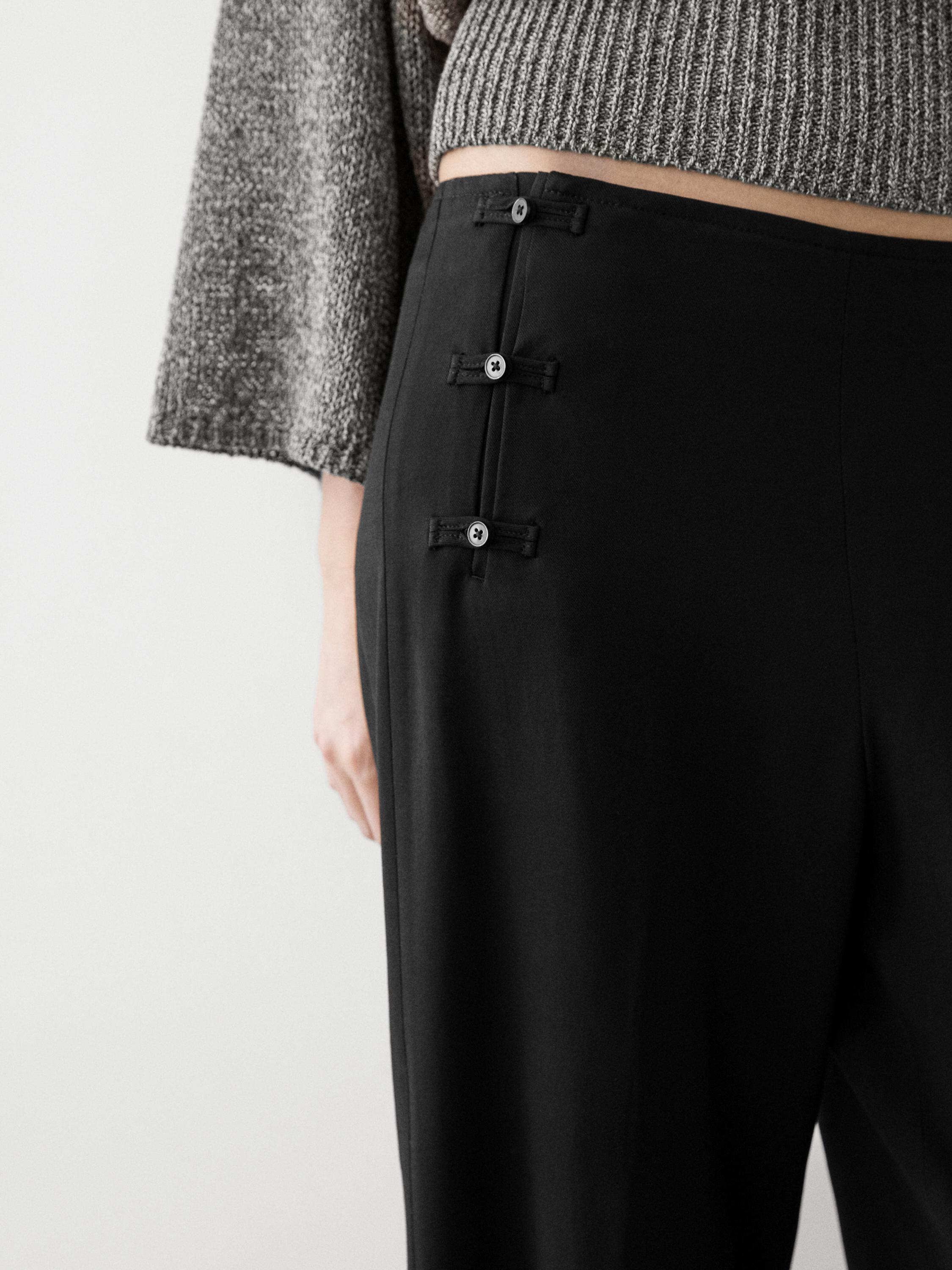 Capris with button details — BLACK