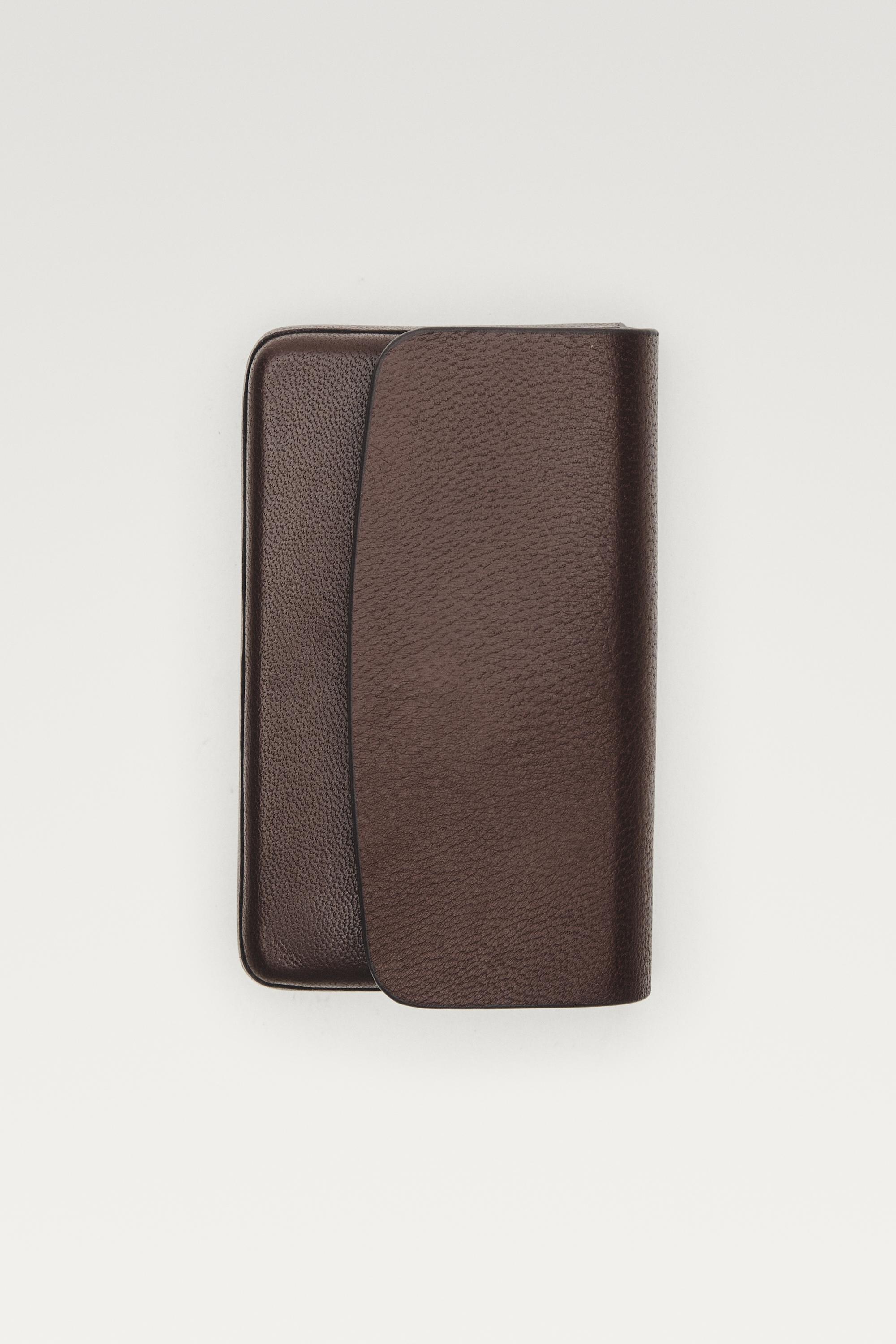 Crocodile-textured leather card holder