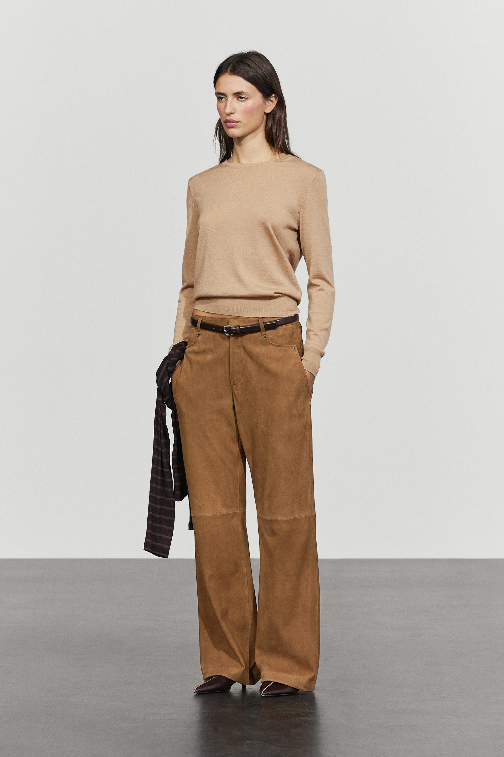 100% wool knit round neck sweater — CAMEL