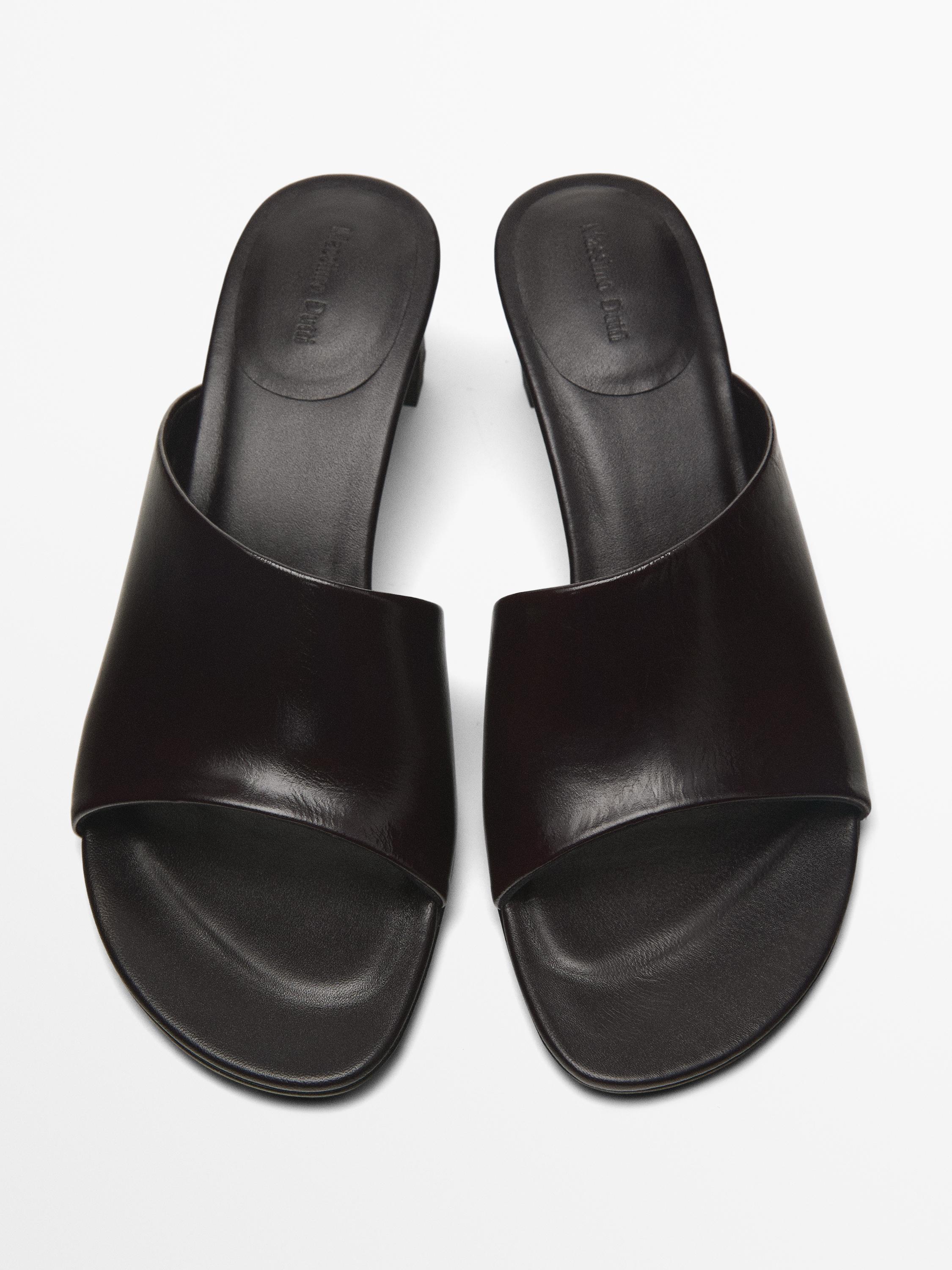Chaussures à talon type mules en cuir