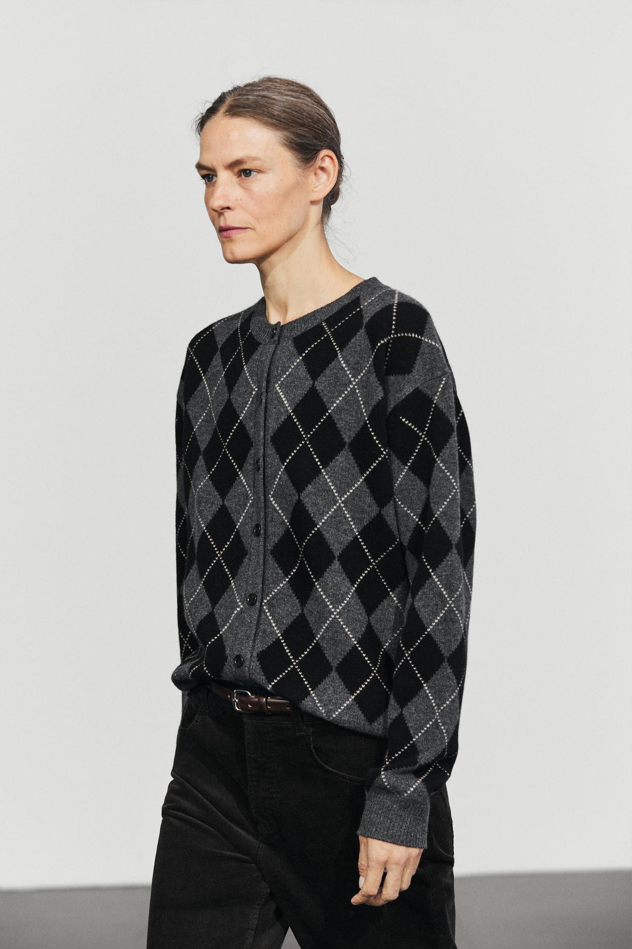 100% wool argyle knit cardigan — DARK GREY