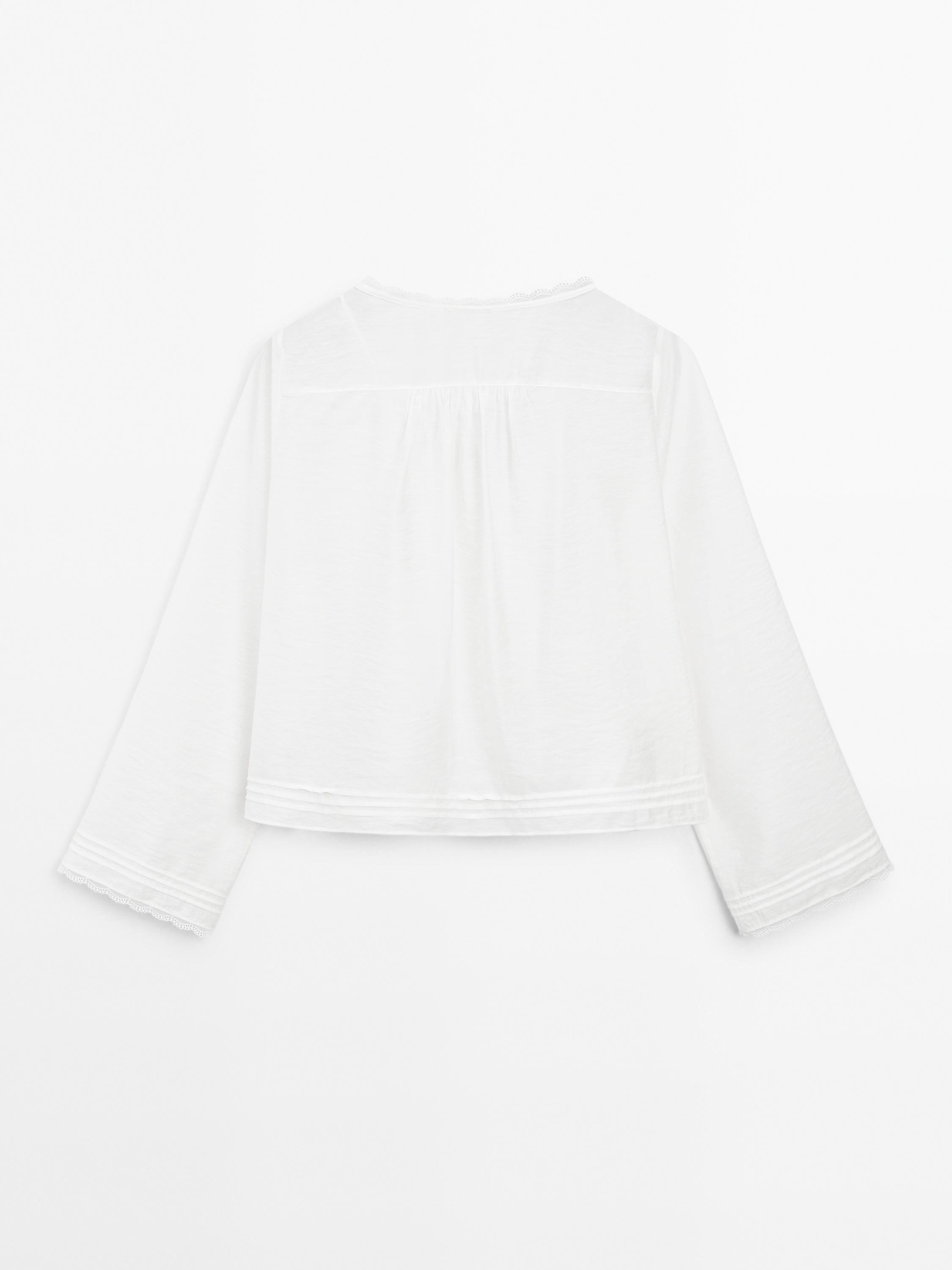 Flowing blouse with lace trim