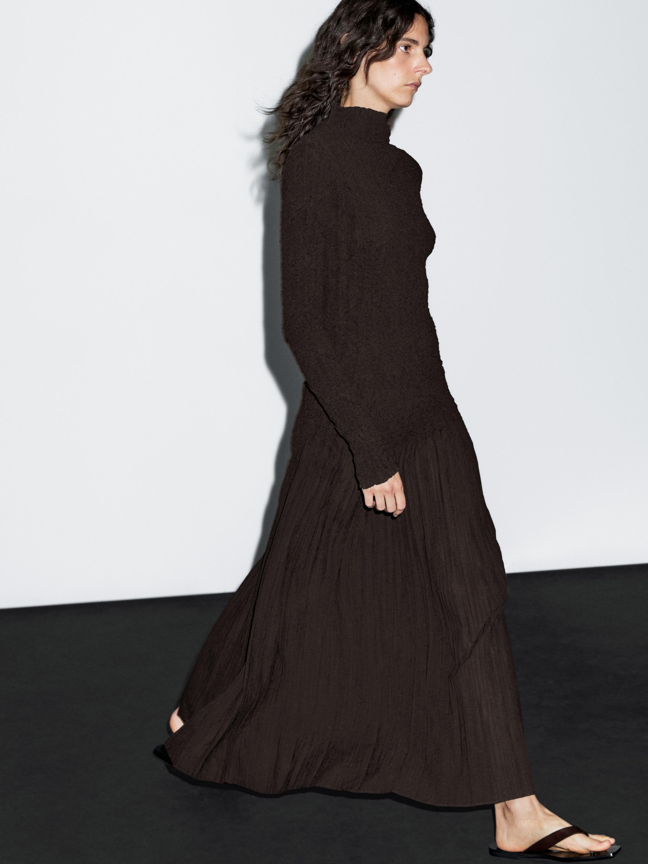 Long pleated stretch dress