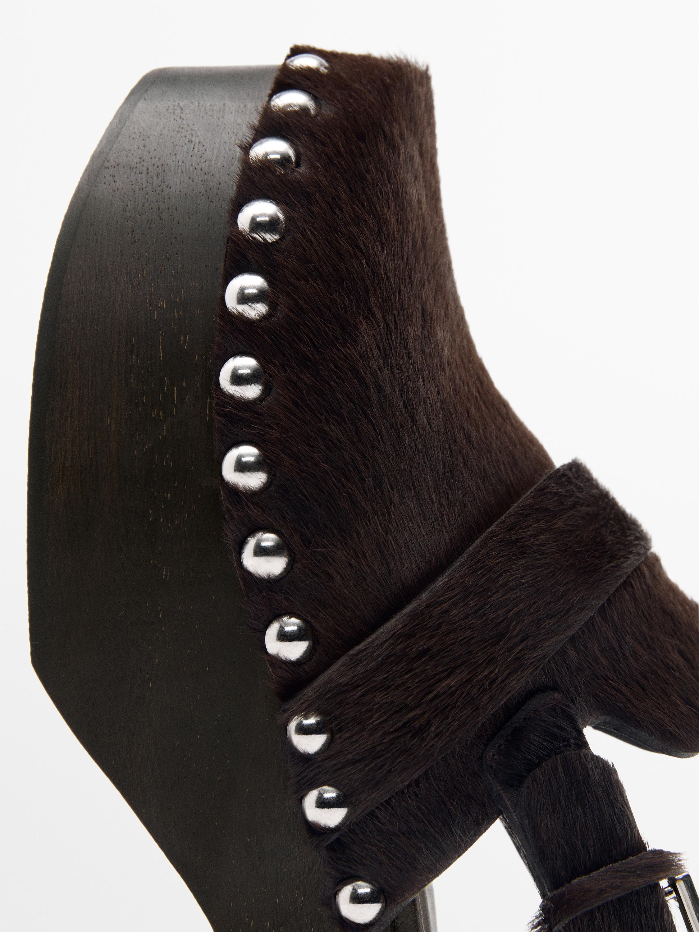 Hair on leather clogs with wooden sole — BROWN