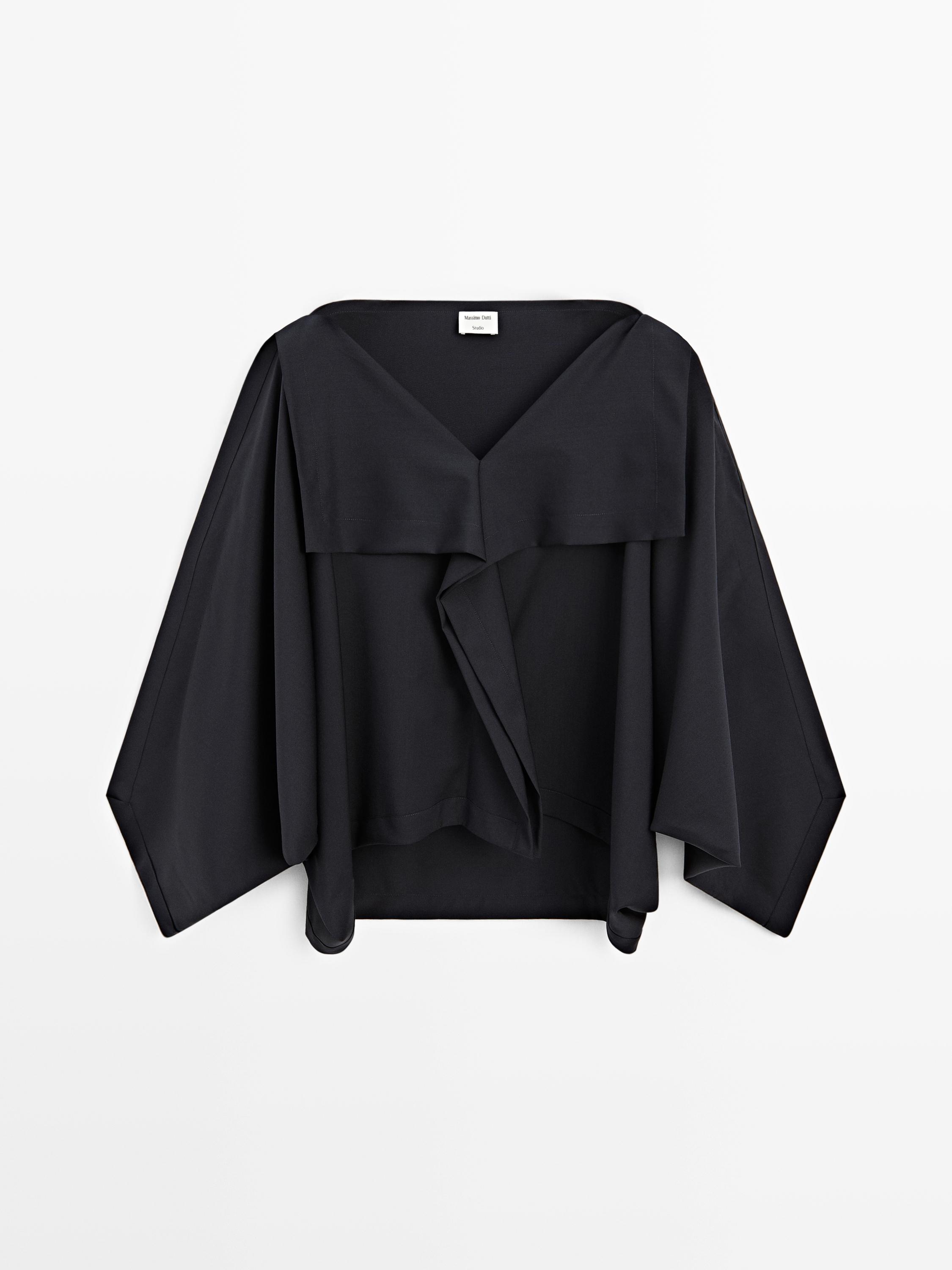 Blusa com decote em bico e volume - STUDIO
